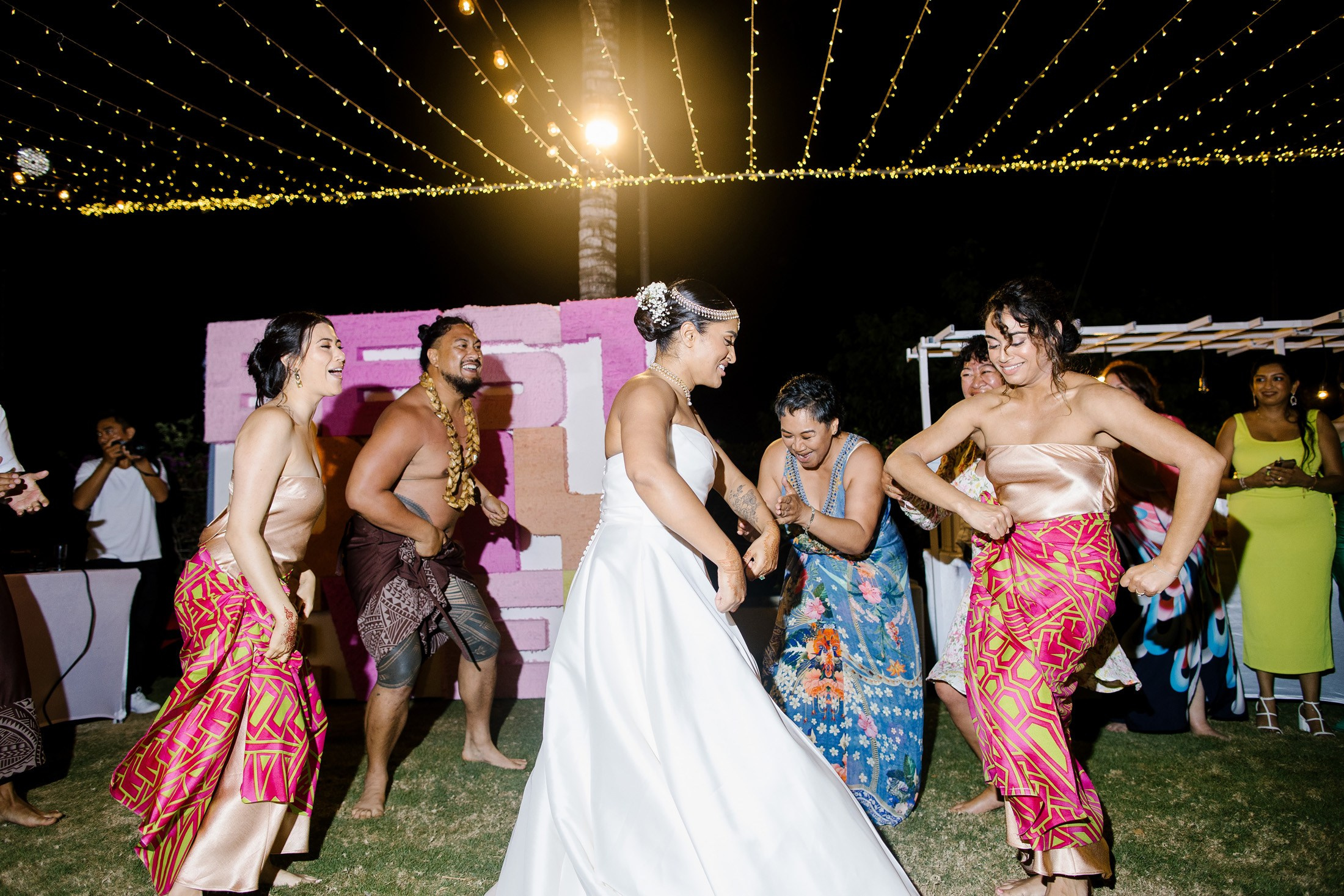 Big funny wedding with guests in paradise Bali island. Get.it.feel — Aesthetic Photography and Videography