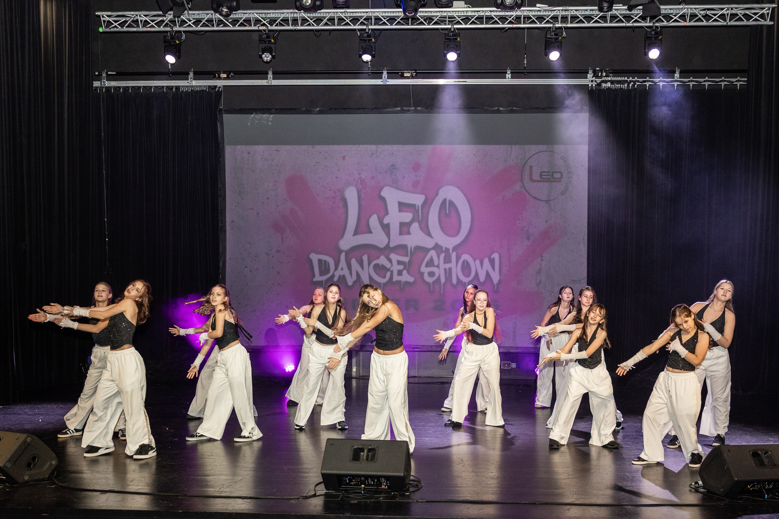 LEO DANCE SHOW WINTER 2025. Семейный и детский фотограф в Варшаве Мила Бобровская