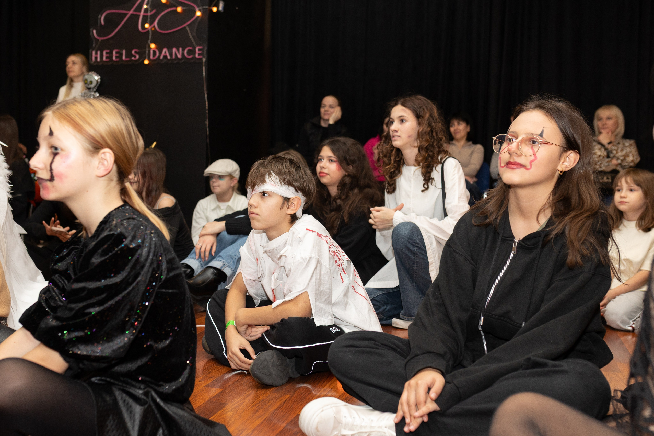 Leo dance studio Helloween 2025. Семейный и детский фотограф в Варшаве Мила Бобровская