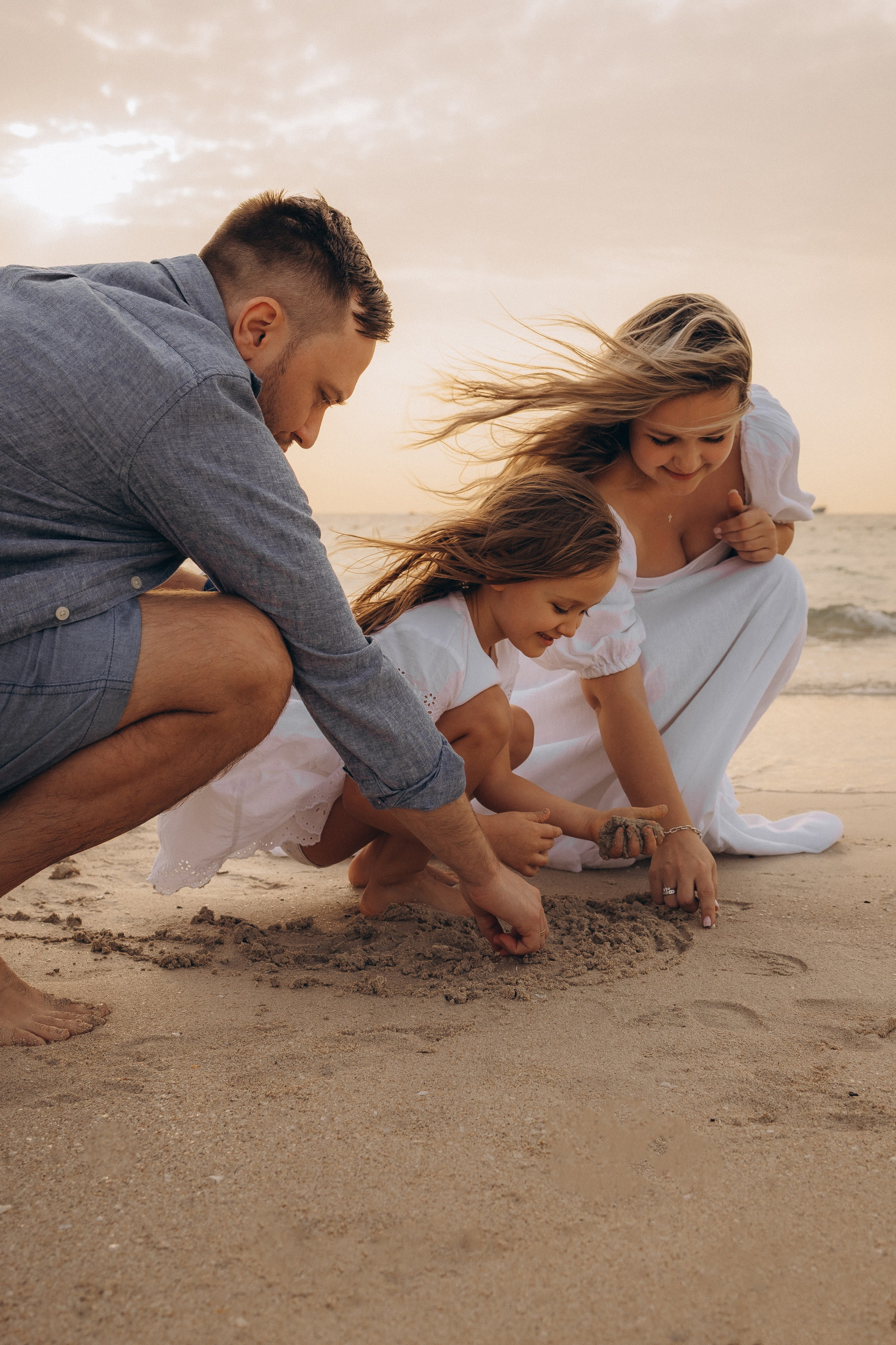 Golden hour family. Birth, Family, Newborn photographer in Dubai| Eliza Baitikova