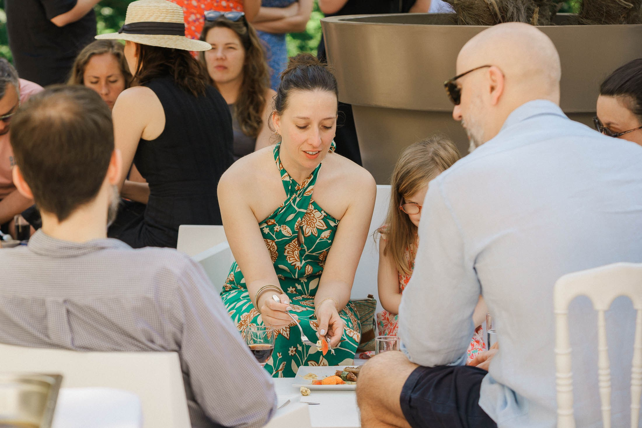 A Relaxed Day-After BBQ Party in France | Destination Wedding Photographer. StudioHappyMoment | Hääkuvaaja Helsinki, tunteikas ja dokumentaarinen kuvaus