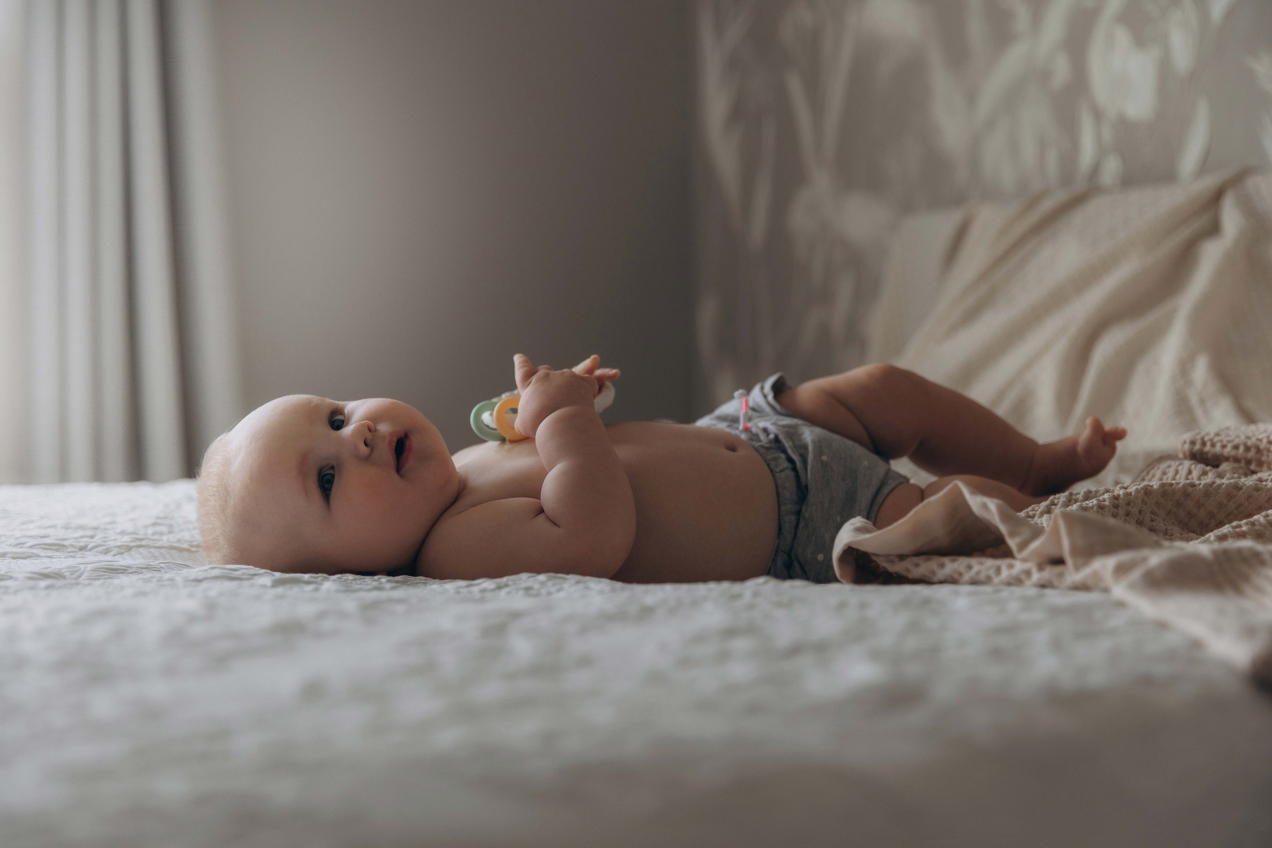 At-Home Baby Photoshoot — First Months of Life in a Cozy Home. Family and children’s photographer in Chicago