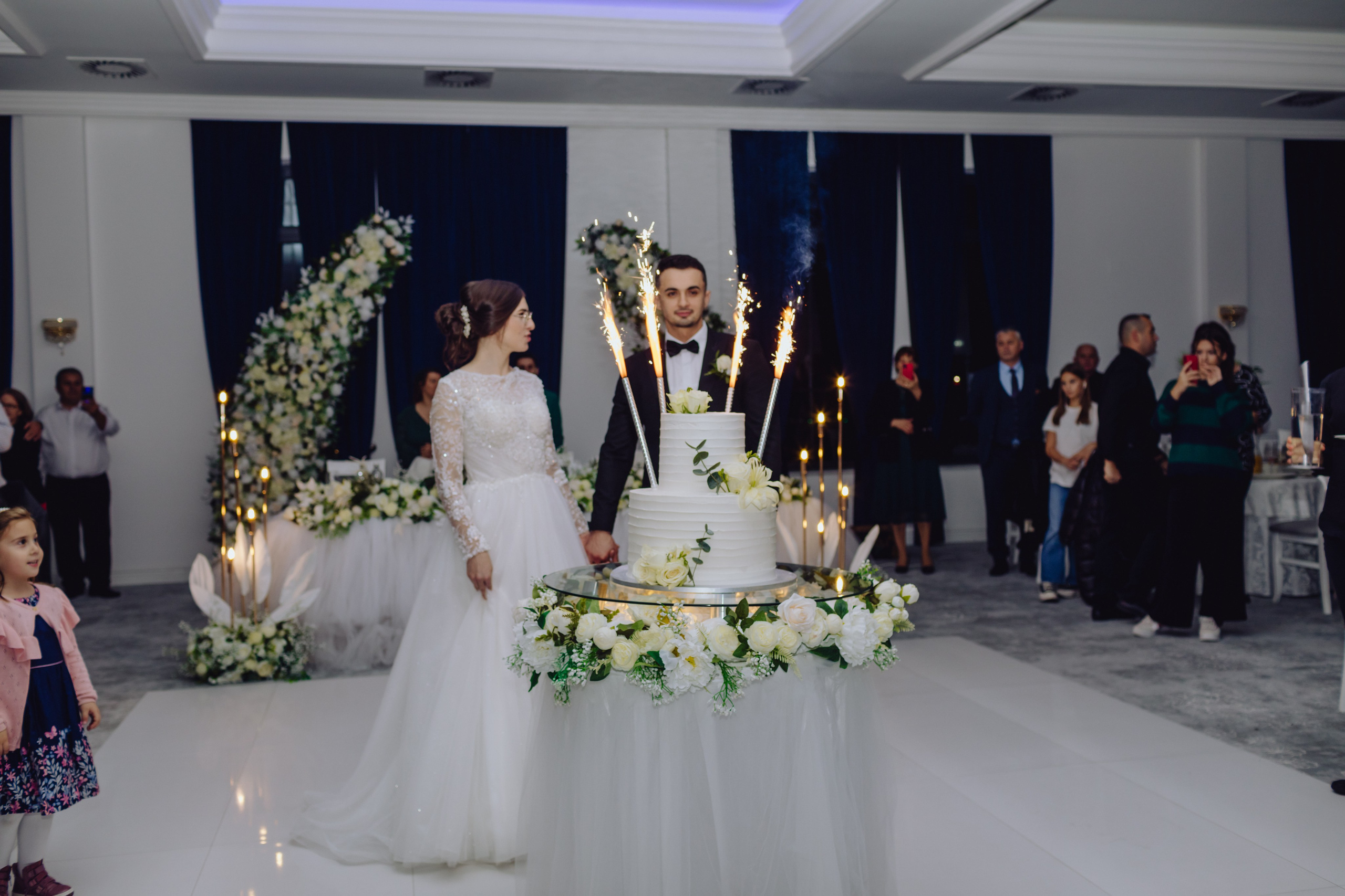 Adi & Angela. Wedding & couple photographer from Romania Rut Vetan