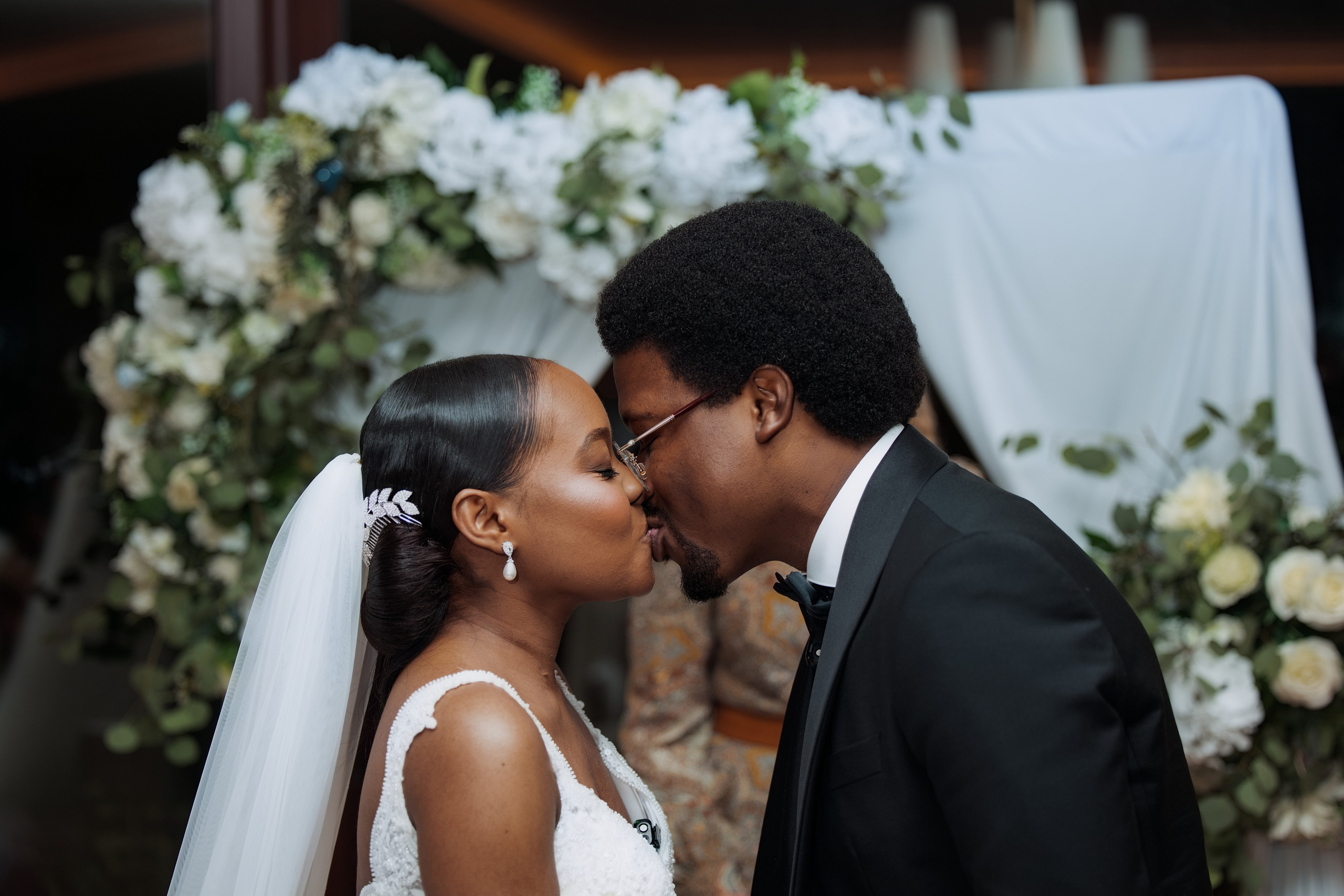 Nawik e Ethson. Fazemos o seu casamento ser lembrado por gerações