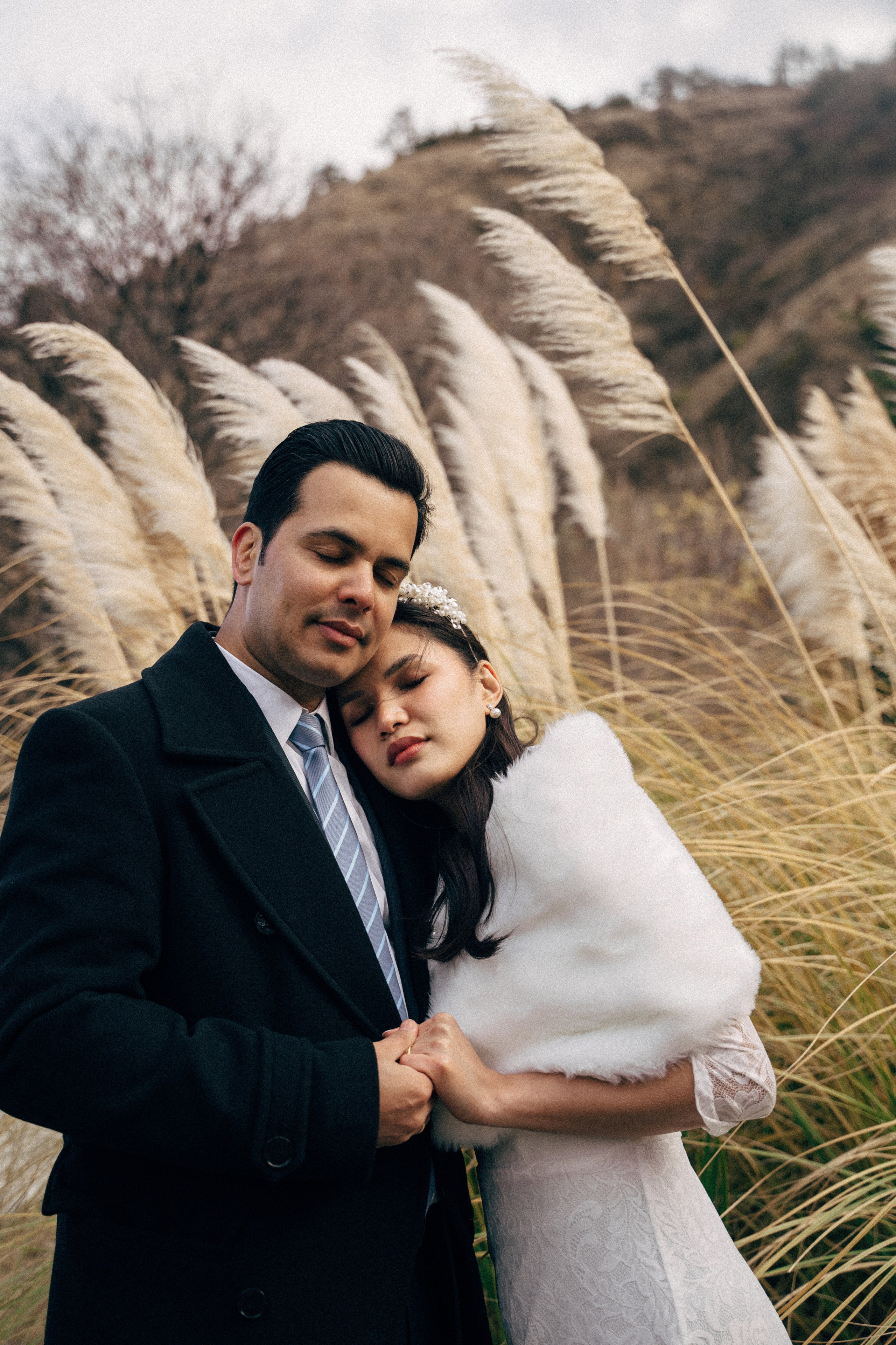 Wedding photo shoot in the Tbilisi Botanical Garden in winter