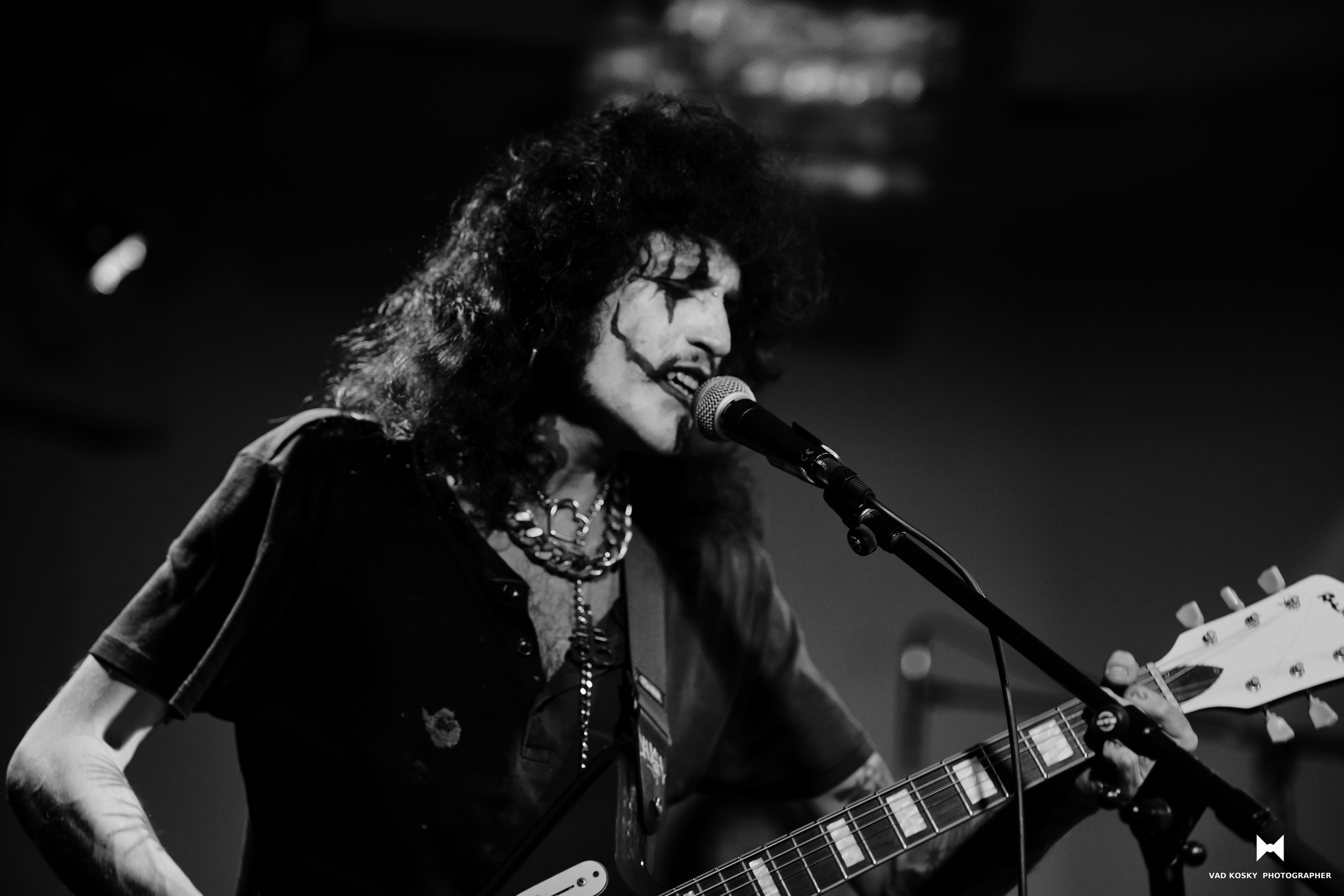 Crimson bass — Mary Bar Haifa 28.11.25. Vad Kosky Photographer