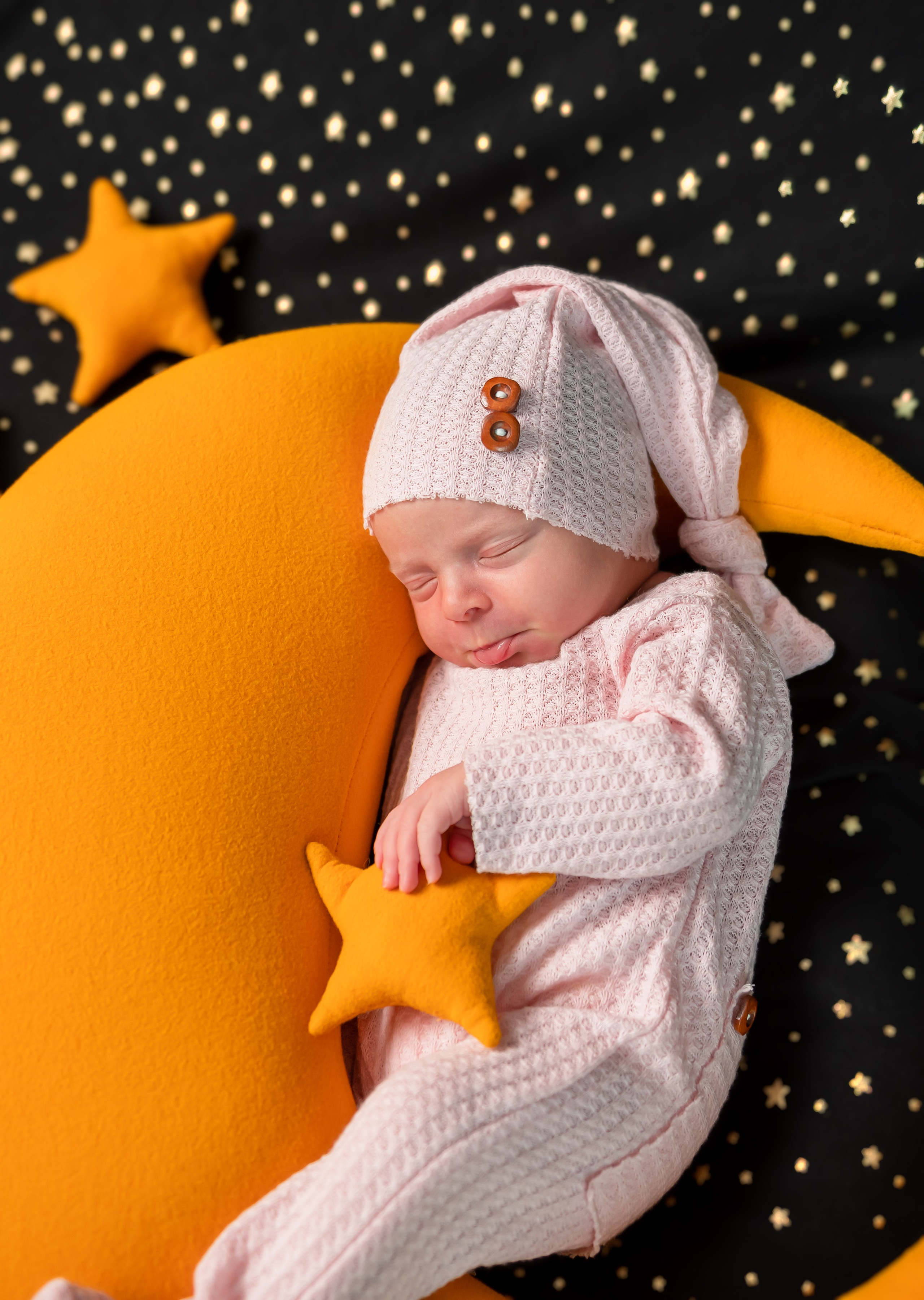 Nou Nascuti/ Newborn. Captured Moments by Olguta Vizauer