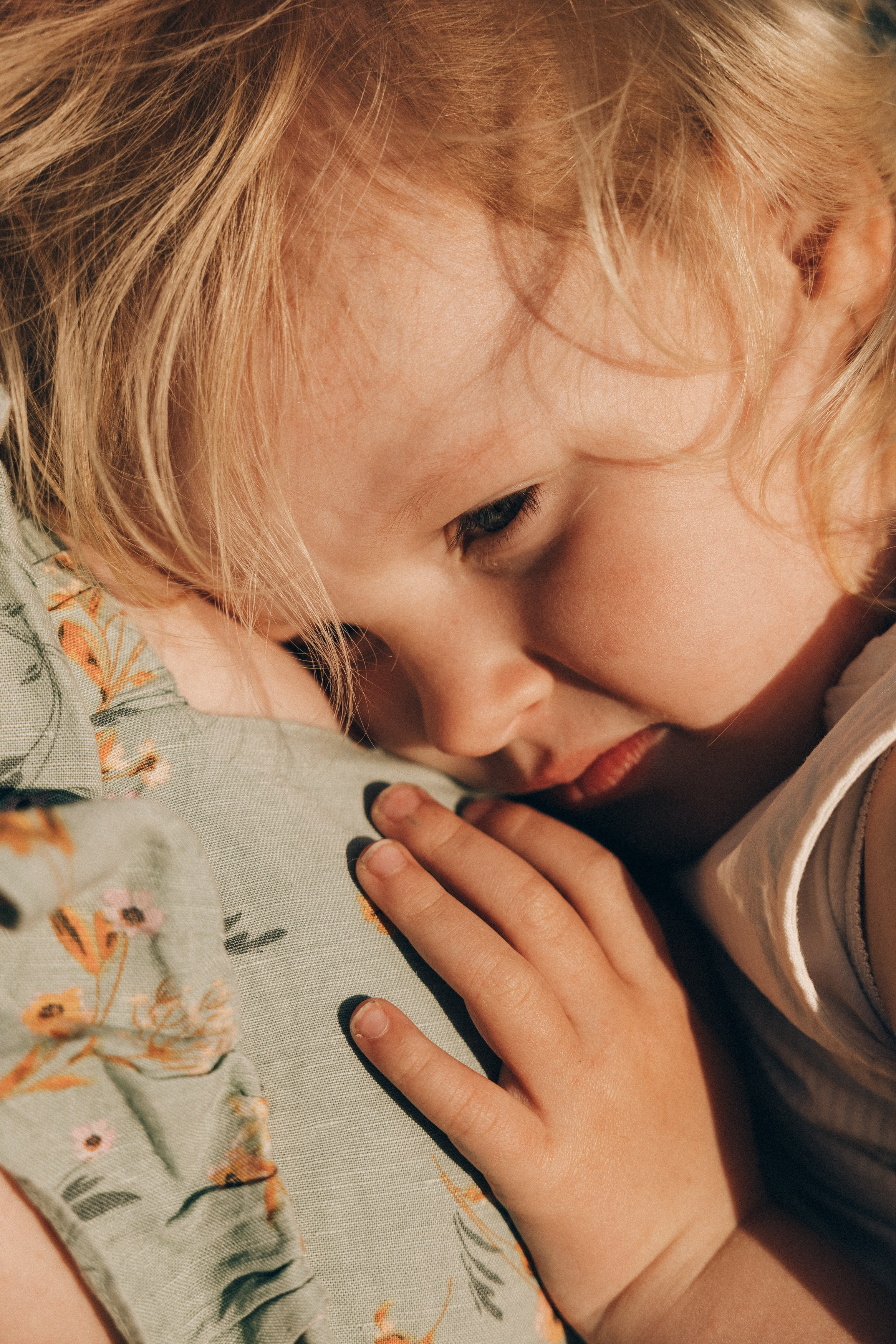 Семейная фото сессия в поле с ромашками. Лайфстайл и семейный фотограф в г. Писек Чехия Оксана Телупилова