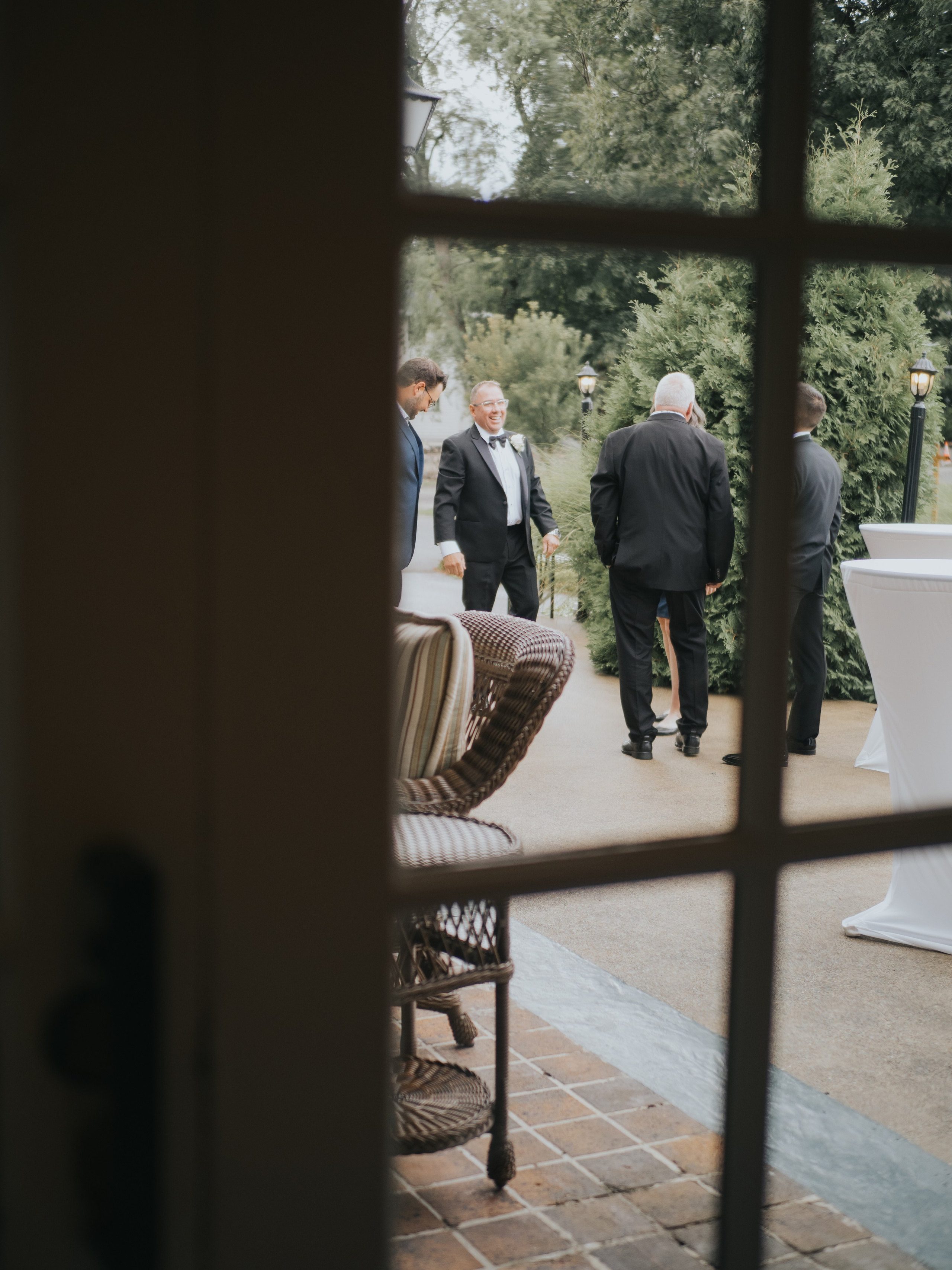 Wedding of Cassandra and Loïc in Beaconsfield, Montreal. Wedding and Family Photography Montreal Muriel Oe Photo