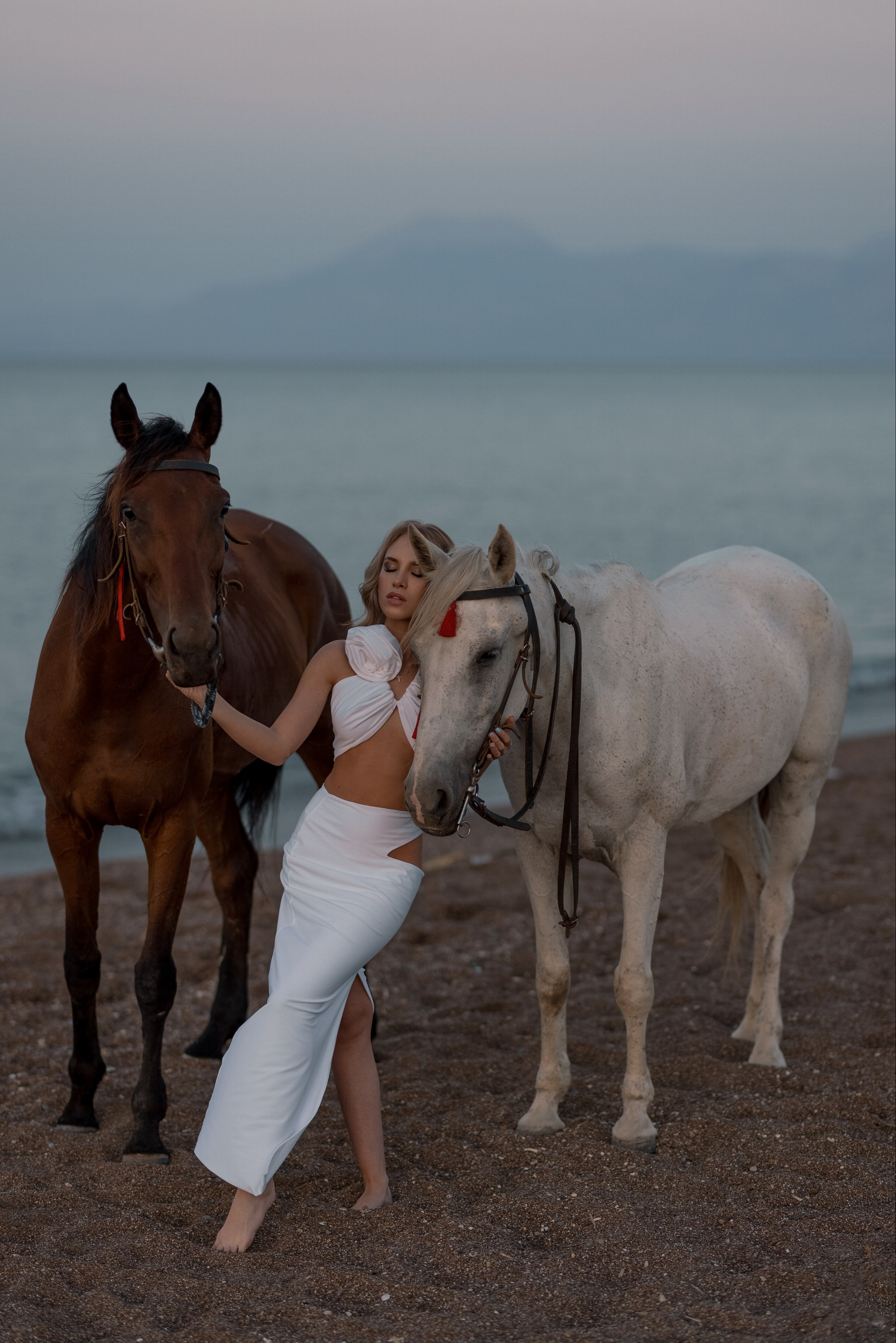 Фотосессия с лошадьми. Лара бич. Фотосессия на пляже. Фотосессия на рассвете. Фотограф в Анталии. Фотограф Анталия. Фотограф Анталья. Жизнь в Анталии. Фотосессия с лошадью в Анталии. Аренда лошади в Анталии. Фотосессия с животными. Позы для фотосессии с лошадьми. Позы для фотосессии. Antalya Lara beach