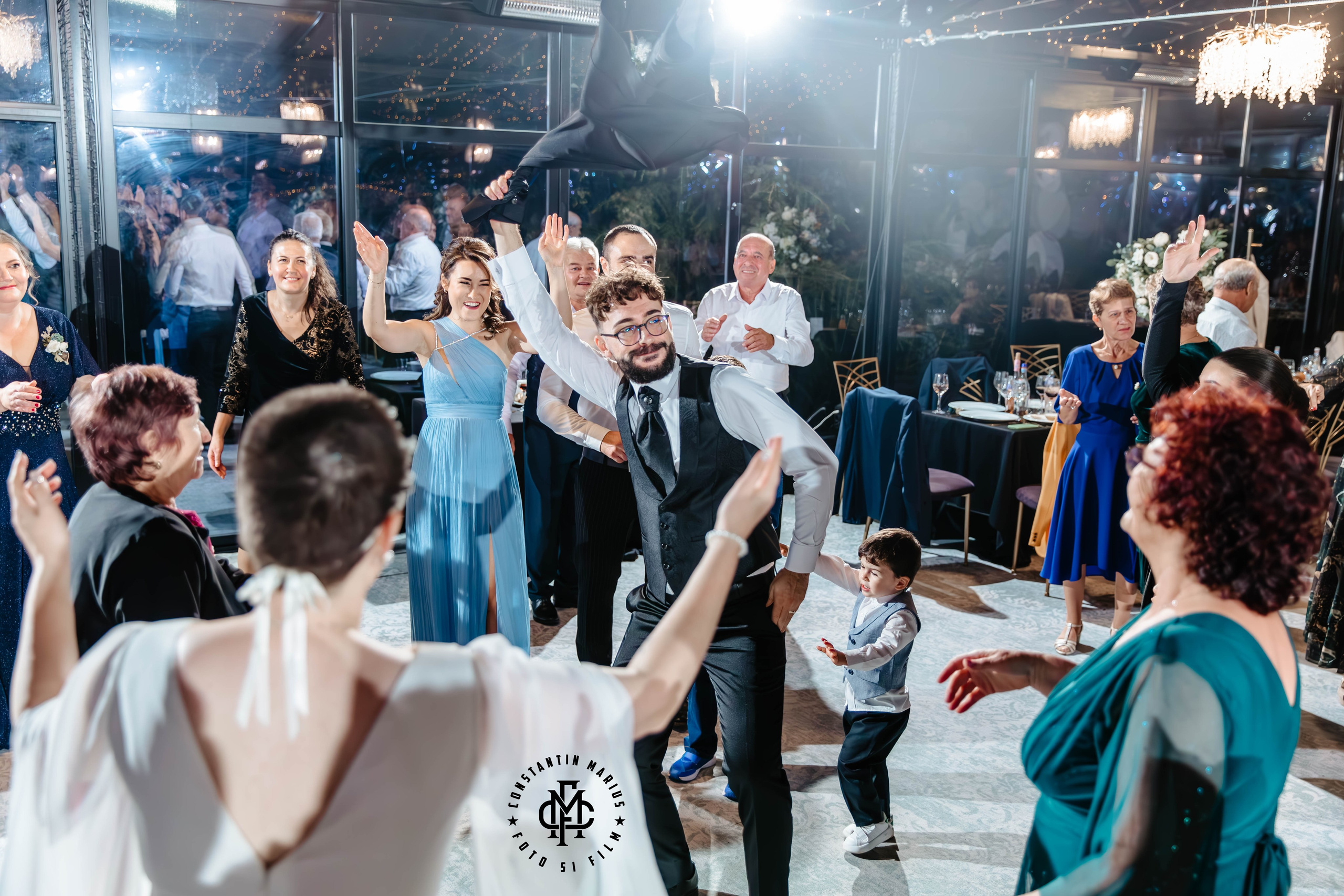 WEDDING PHOTOGRAPHY. DESPRE NOI