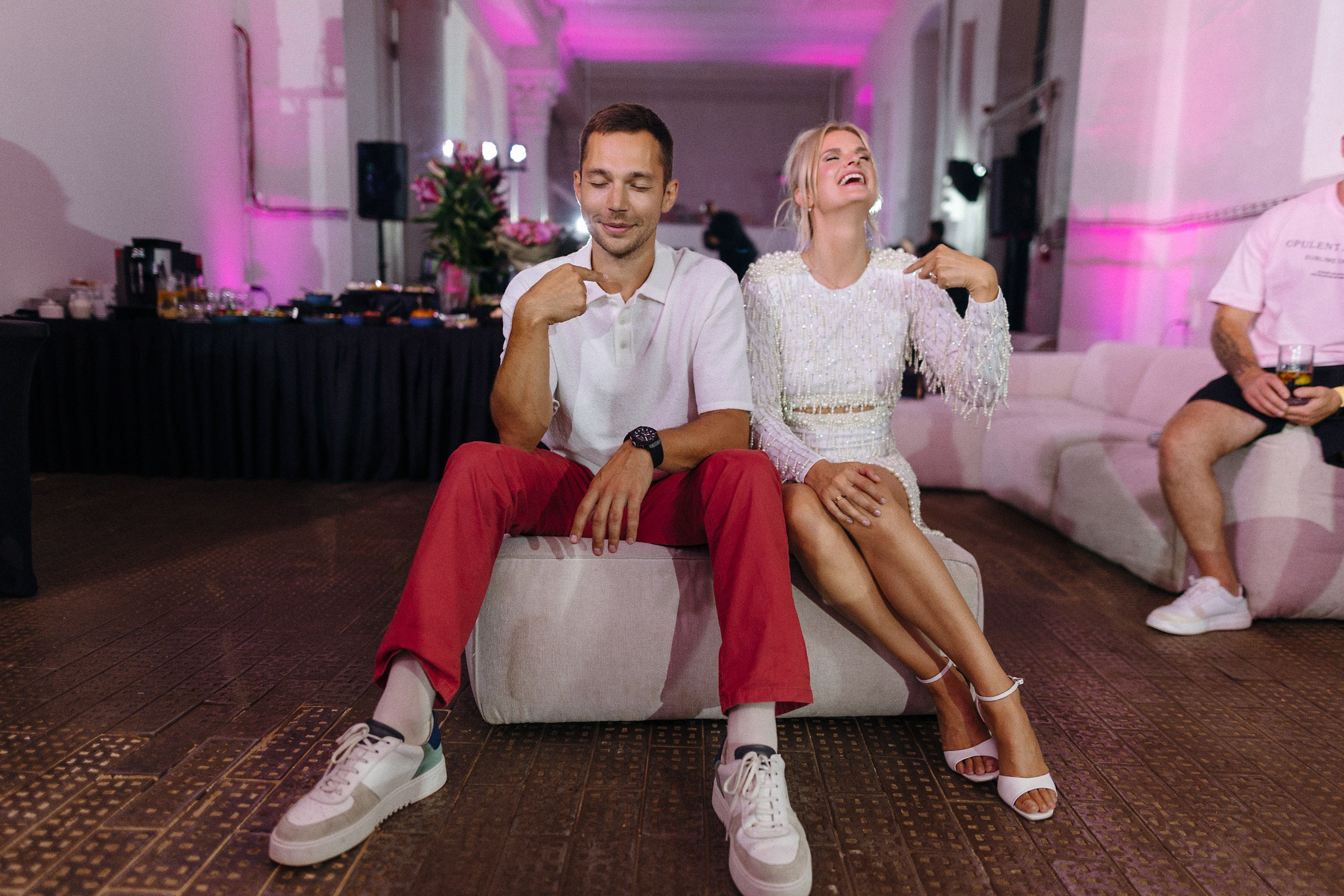 Юбилей свадьбы — 10 лет вместе, Porsche, страсть и стильная фотосессия в Риге. Евгений Тимофеев | Свадебный и контент-фотограф и видеограф в Риге