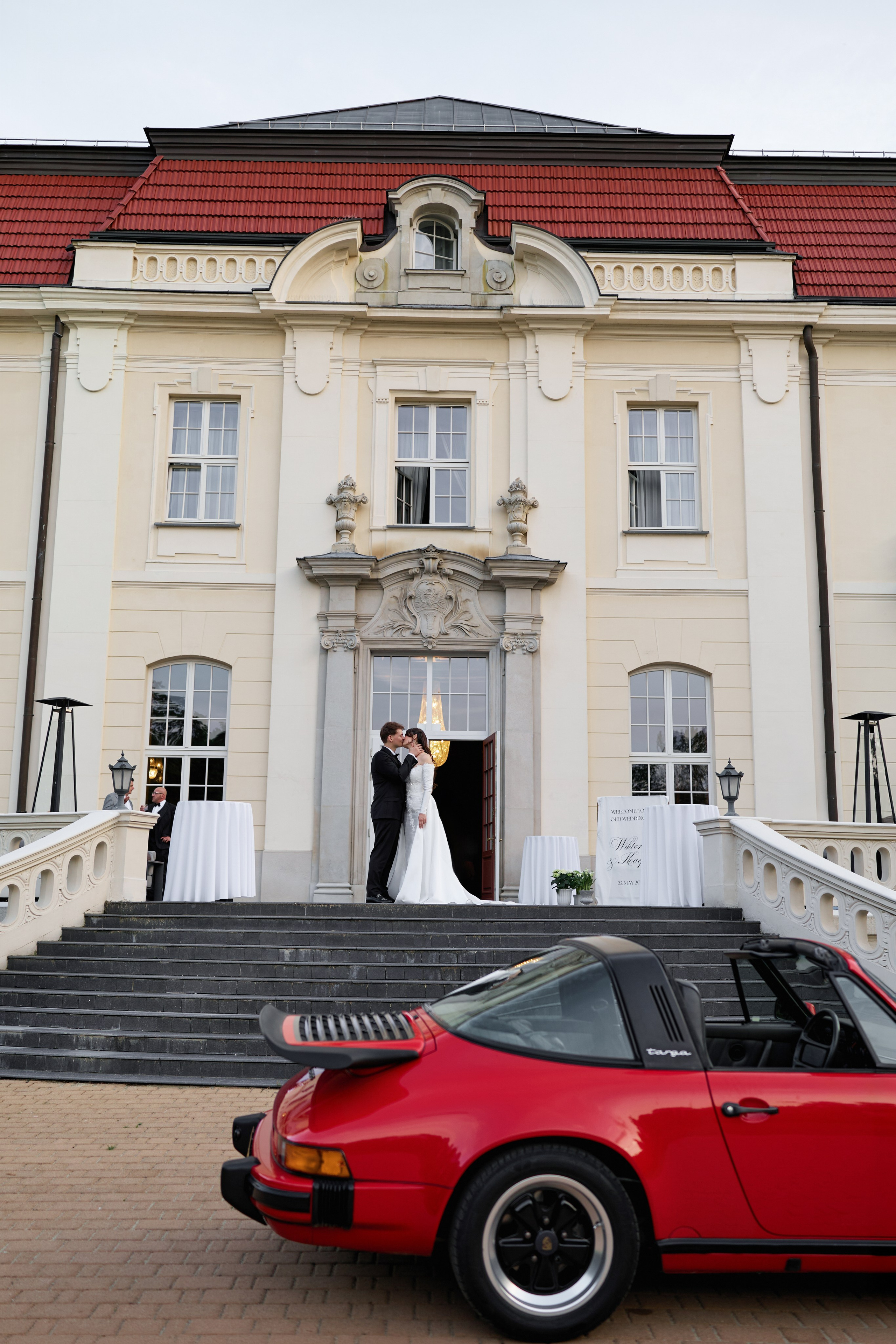 Wiktoria & Kacper. Pałac Goetz. Fotograf ślubny i rodzinny w Krakowie Yana Klymova