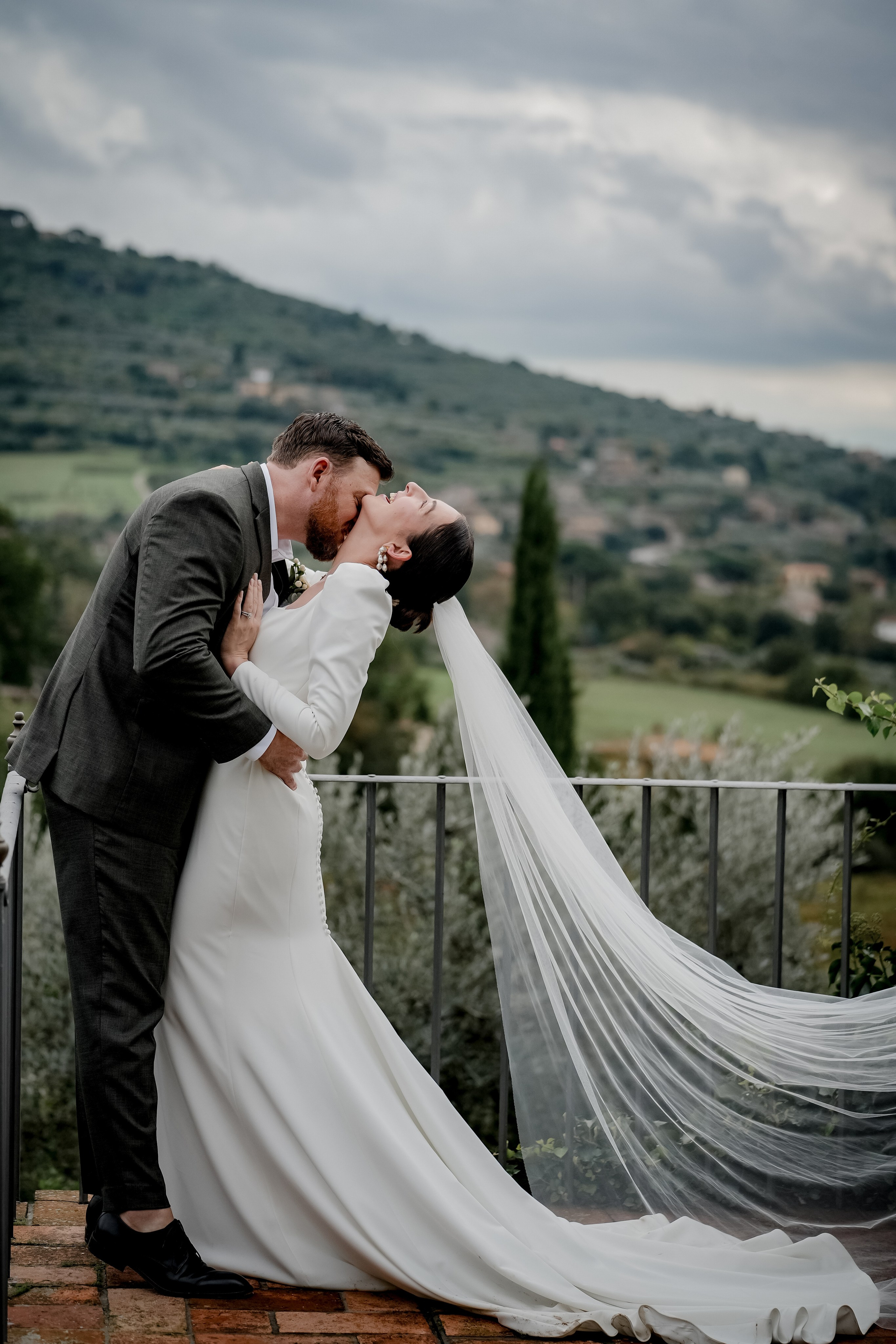 Elopment in Cortona. Villa Falconiere. Wedding Photographer in Italy