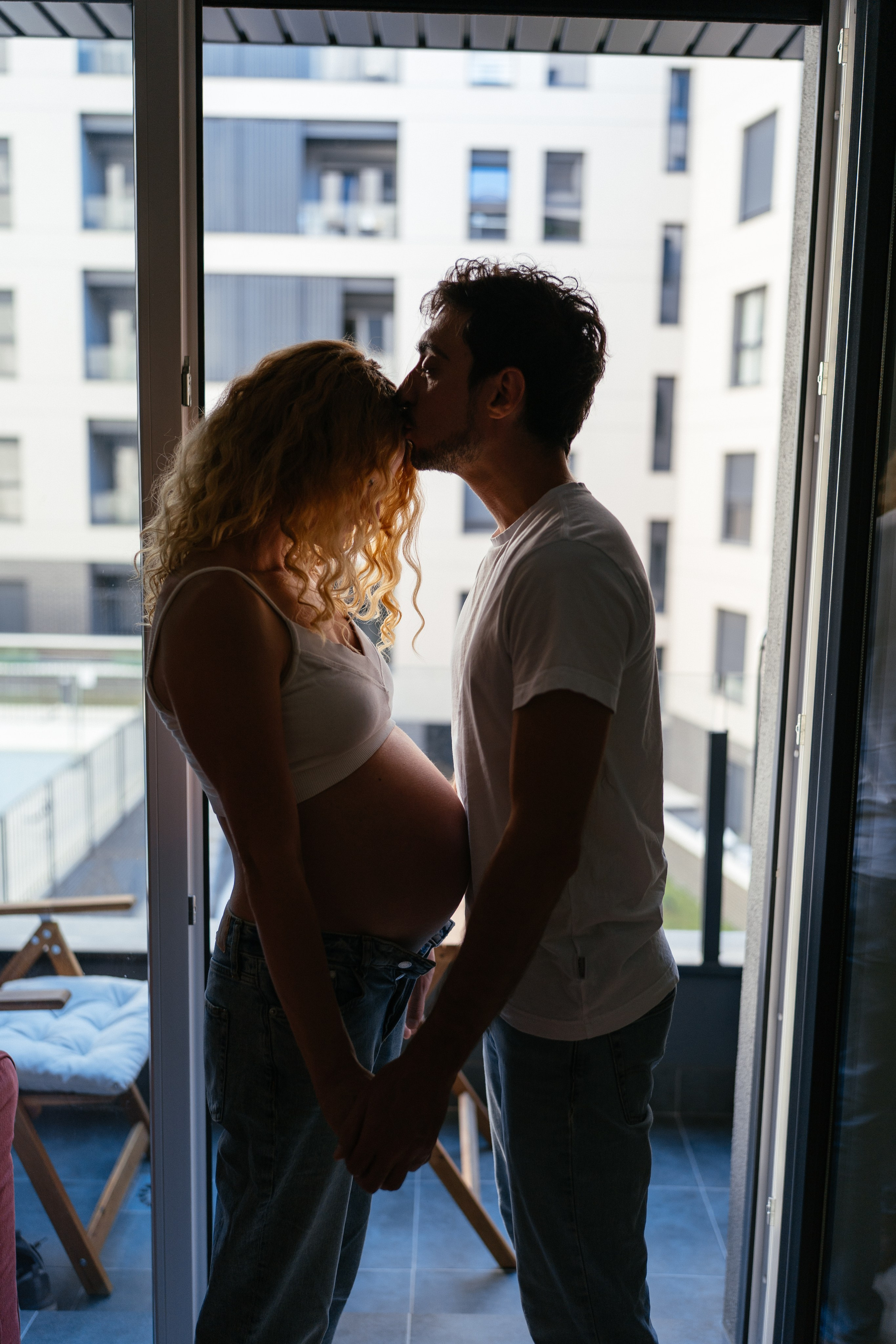 Candid pregnancy photoshoot in the park. Photographer in Madrid, Spain. Alyona Belyaninova
