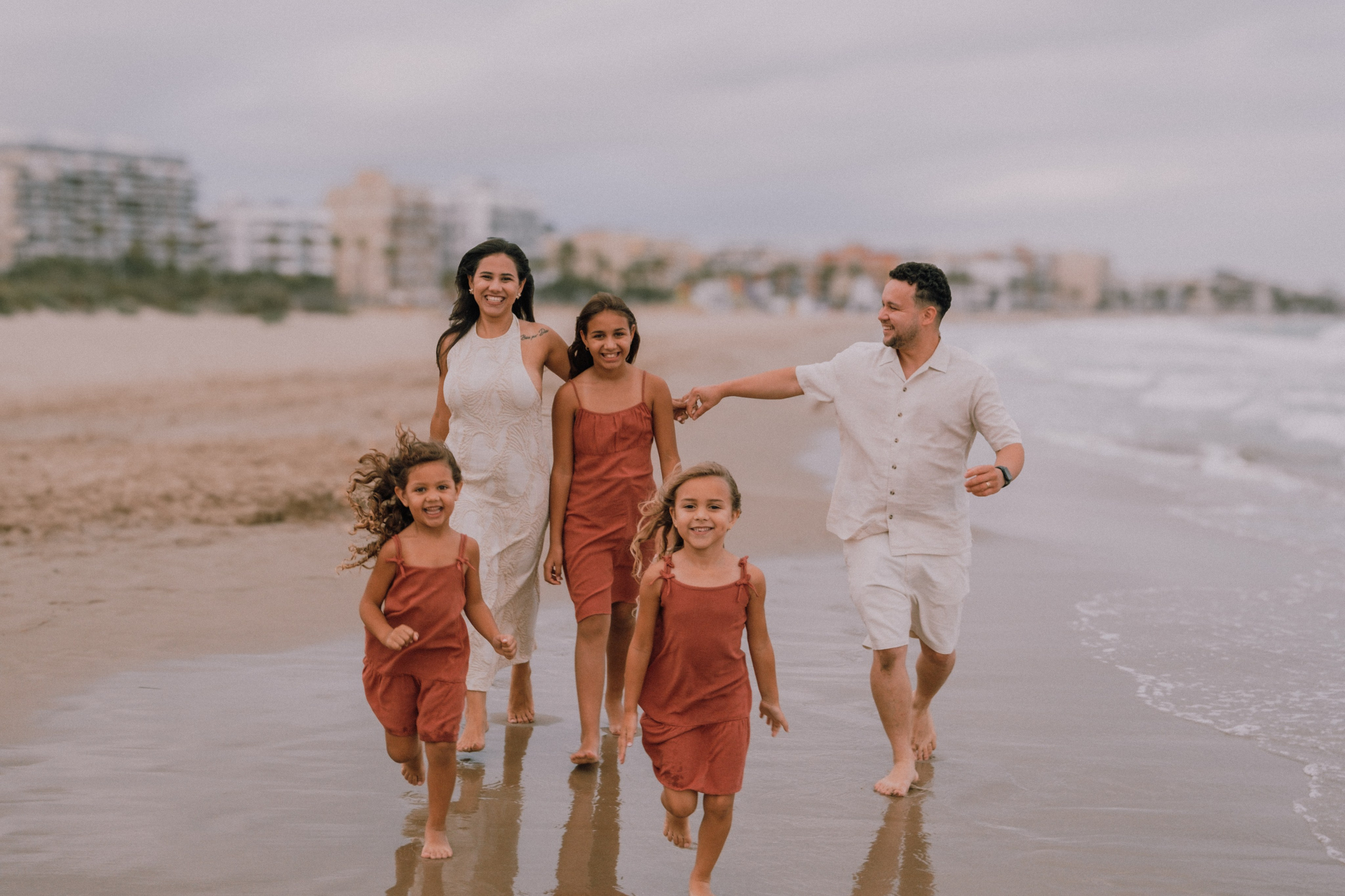 Семейная фотосессия на пляже. Профессиональная фотосъемка в Калафелле — Елена Медведева