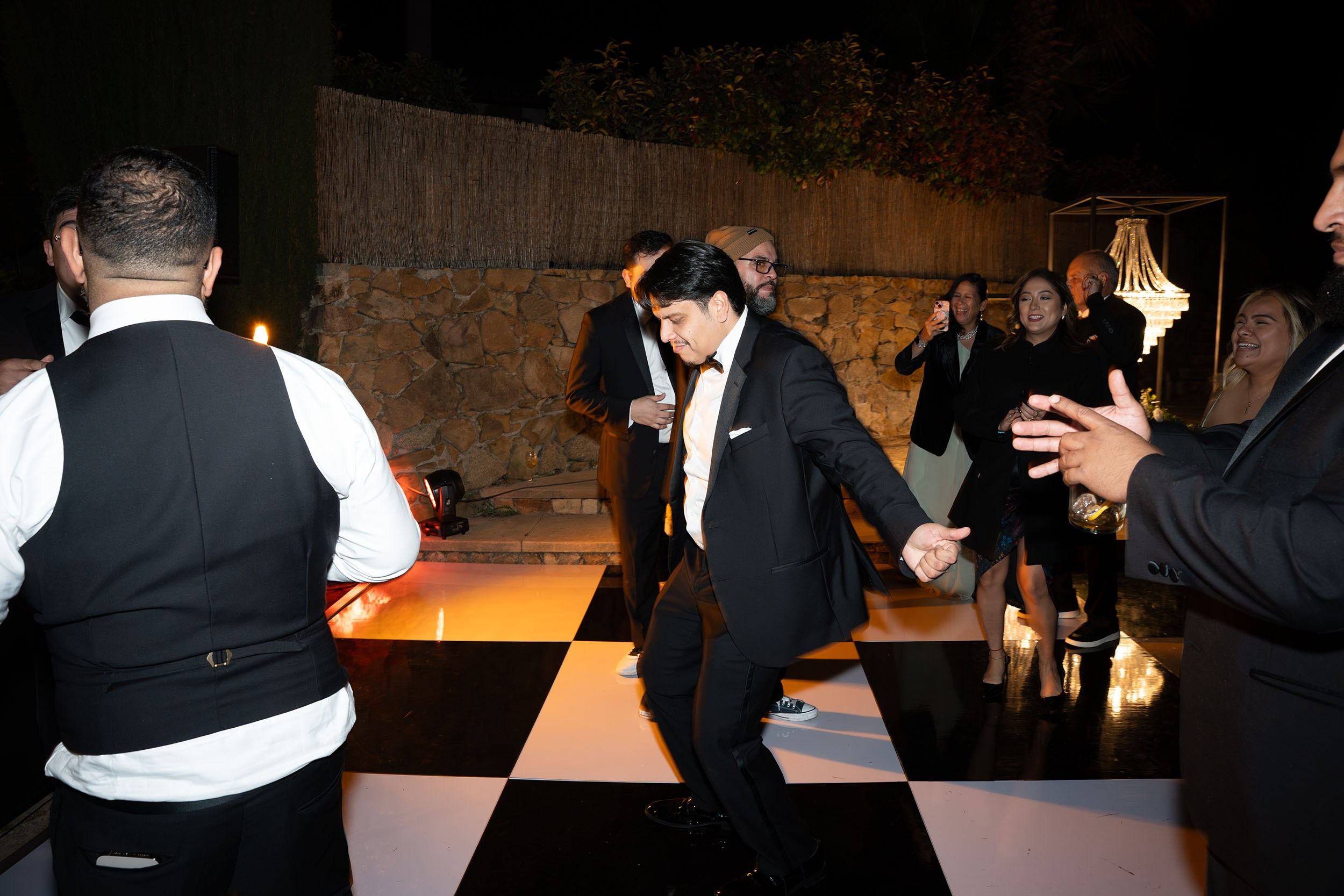 Donielle and Edwin. Fotógrafos de bodas de destino y creadores de contenido con base en España