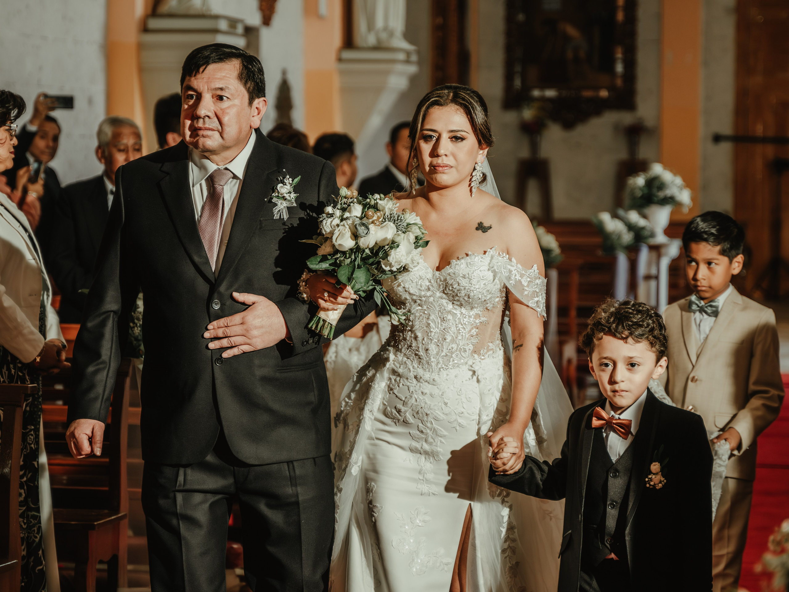 CARLA Y MARIO BODA RELIGIOSA. Studio KVTA | Fotografía y Video de Bodas en Arequipa