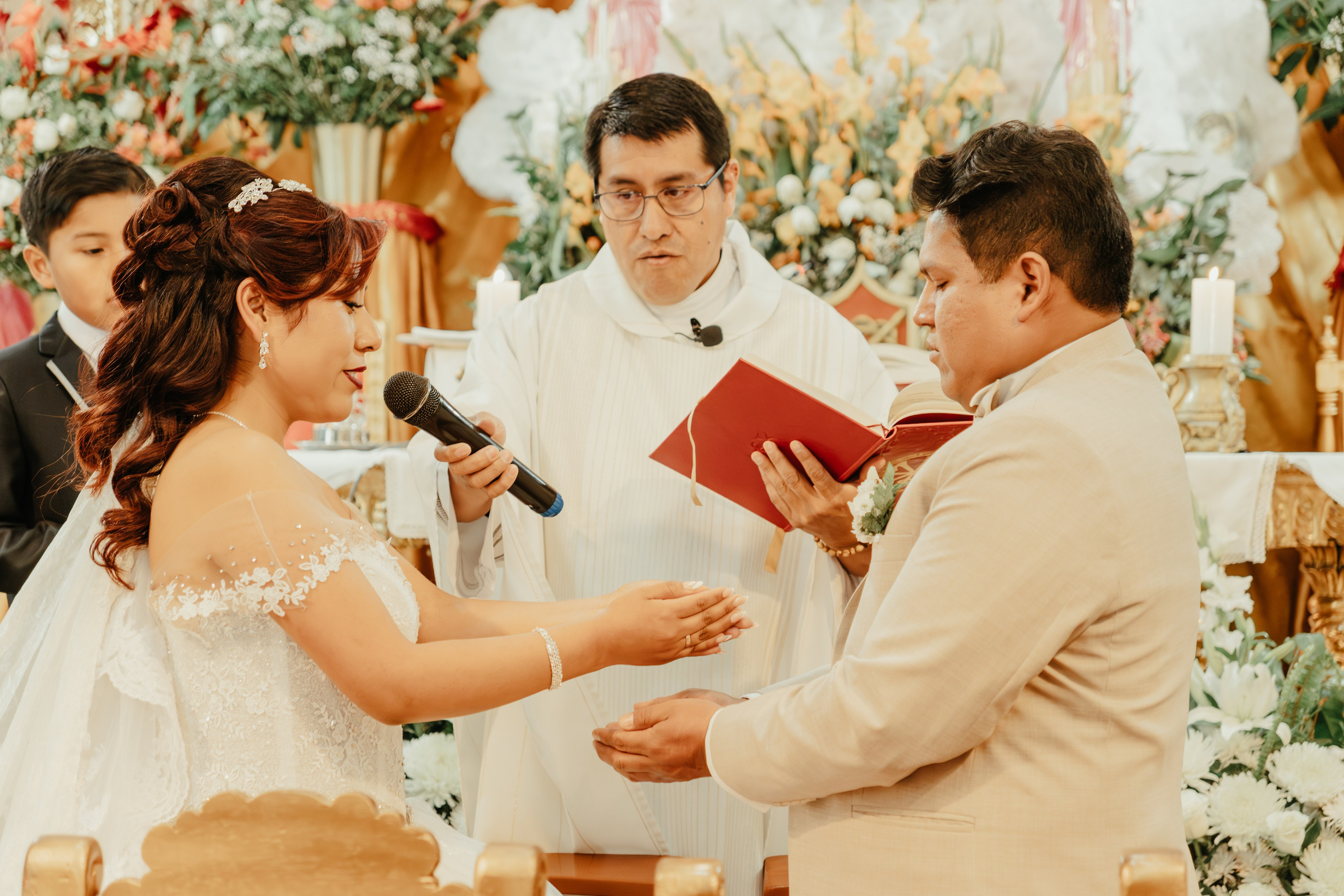 VANESSA + FRANKLIN BODA RELIGIOSA. Studio KVTA | Fotografía y Video de Bodas en Arequipa
