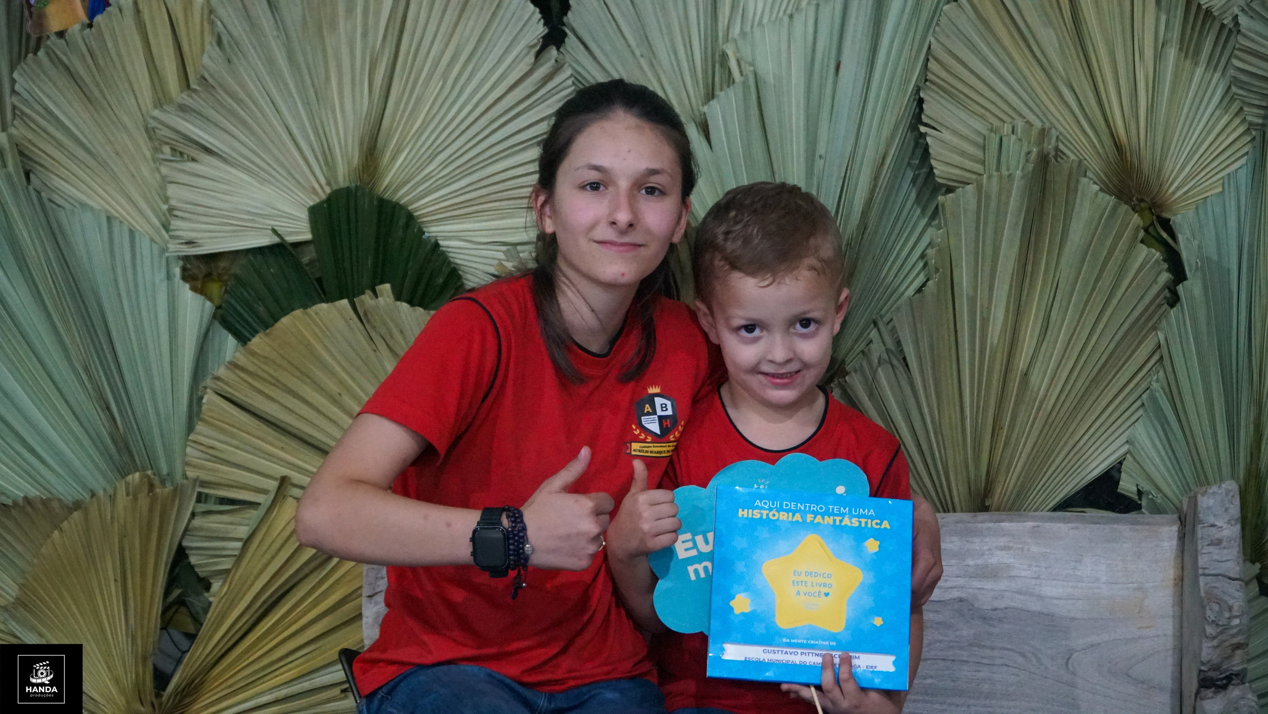 Noite autógrafos colégio Aurélio Buarque de Holanda. Handa Produções