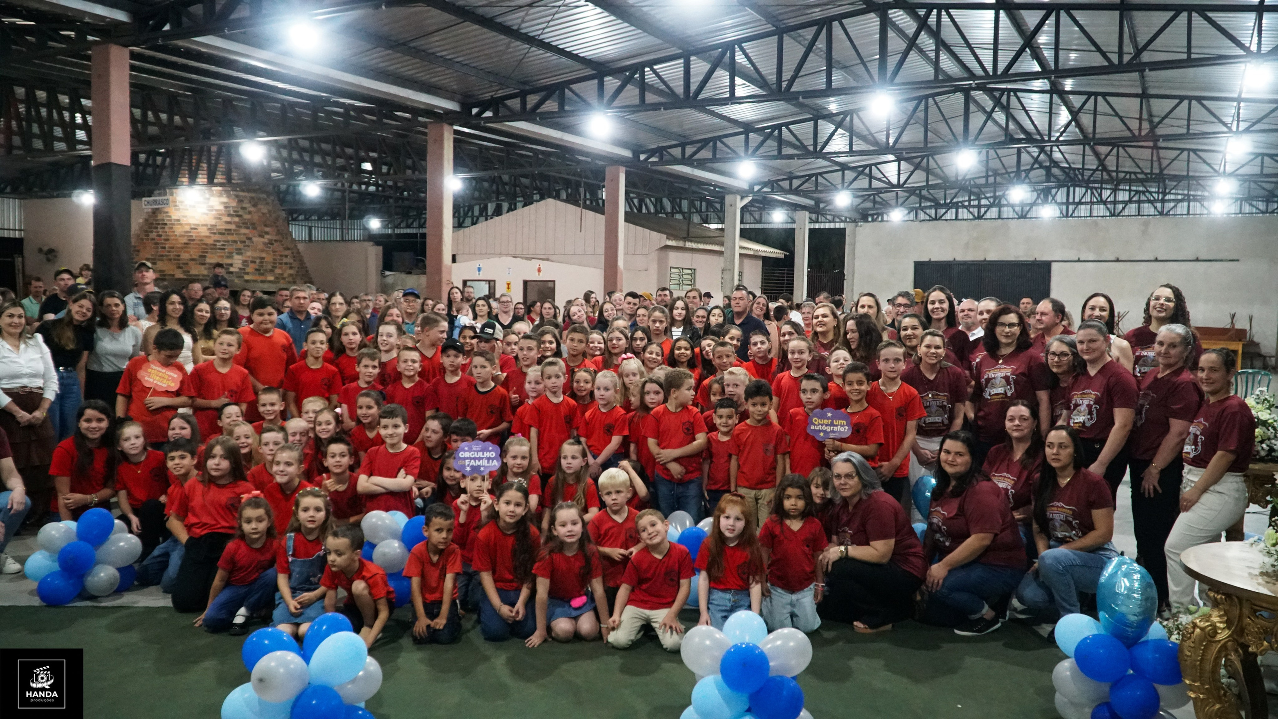 Noite autógrafos colégio Aurélio Buarque de Holanda. Handa Produções
