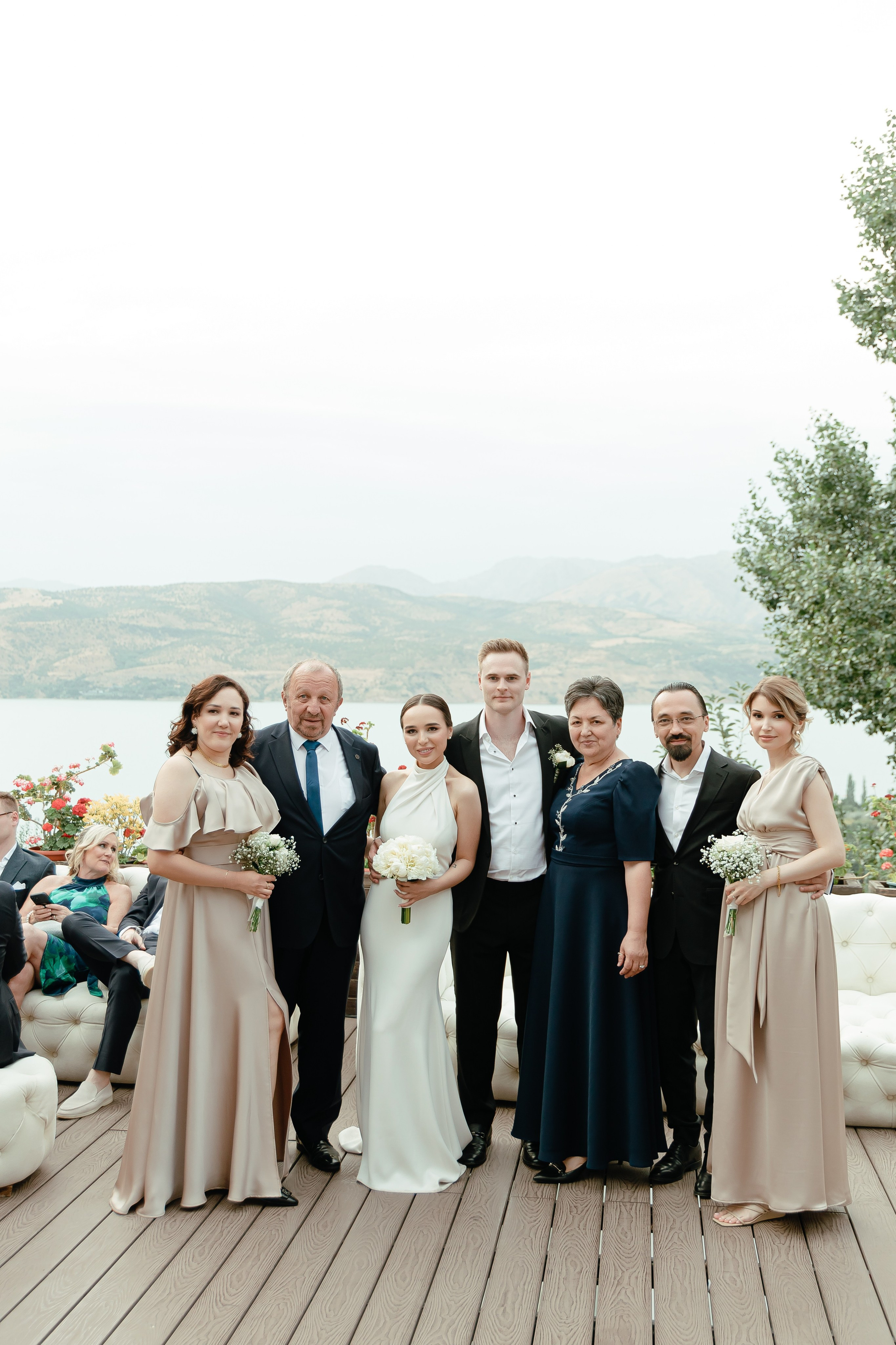 Thomas & Suyumbika. Главная