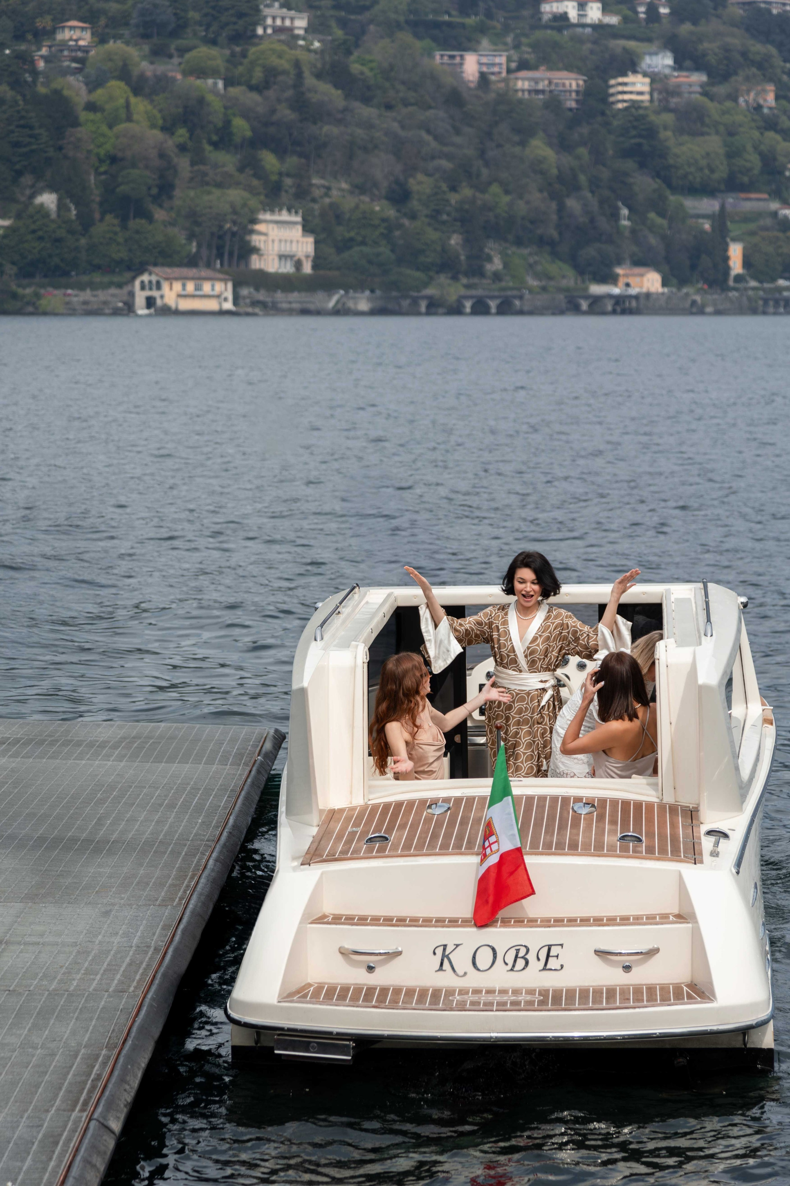 Girls yacht trip. Photographer in Milan |Mila Pro Photo