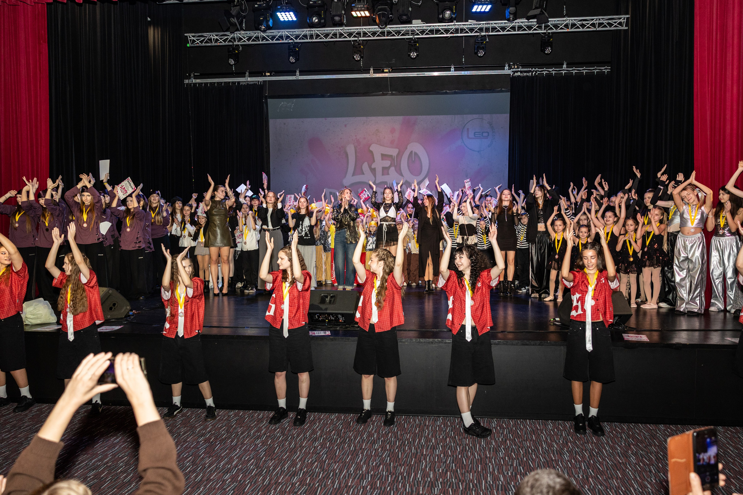 LEO DANCE SHOW WINTER 2025. Семейный и детский фотограф в Варшаве Мила Бобровская