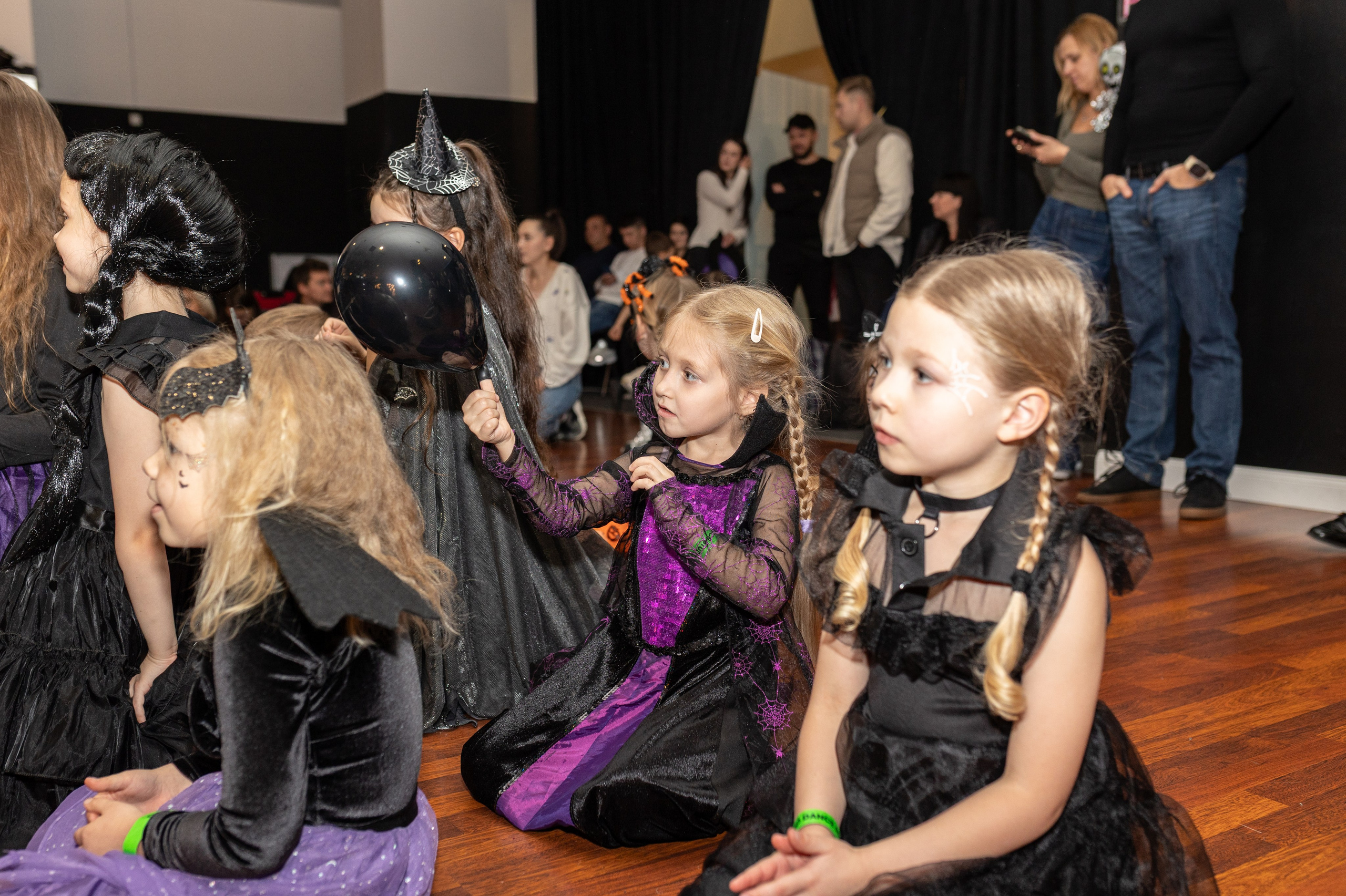 Leo dance studio Helloween 2025. Семейный и детский фотограф в Варшаве Мила Бобровская