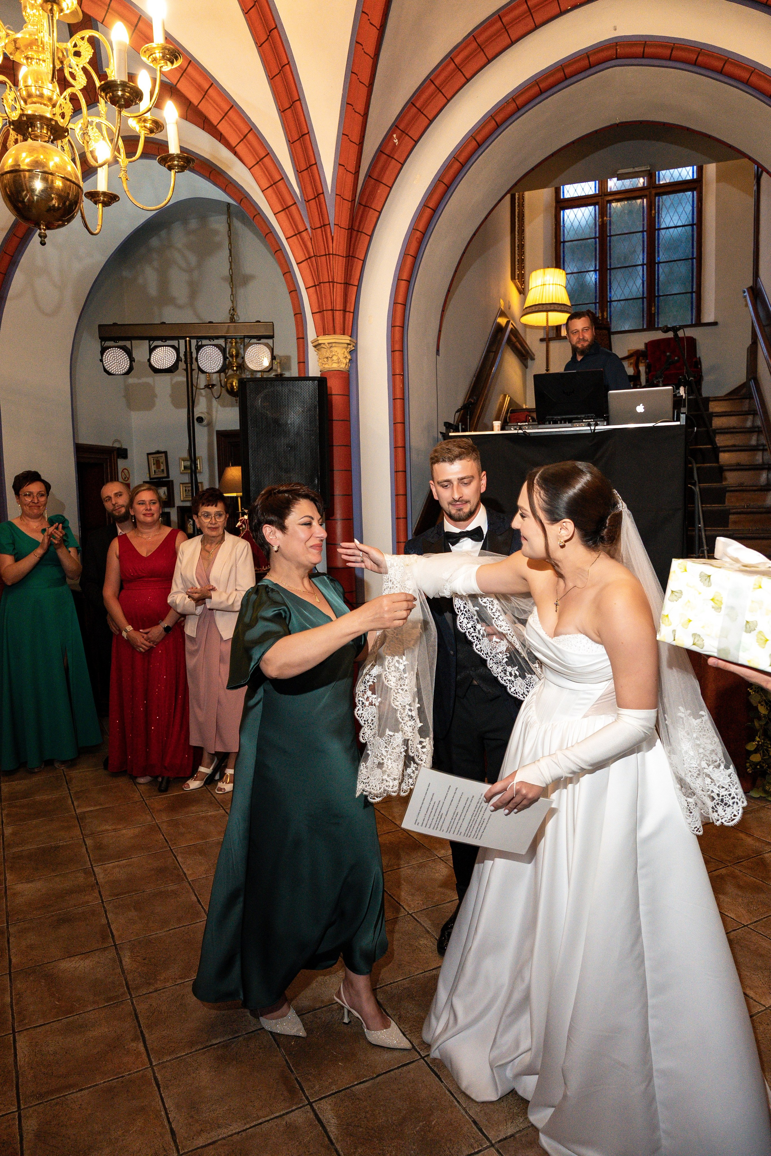 E&N: Zamek w Rzucewie. SL Wedding Photo — Editorial, Elegant & Timeless Wedding Photography in Poland and Across Europe