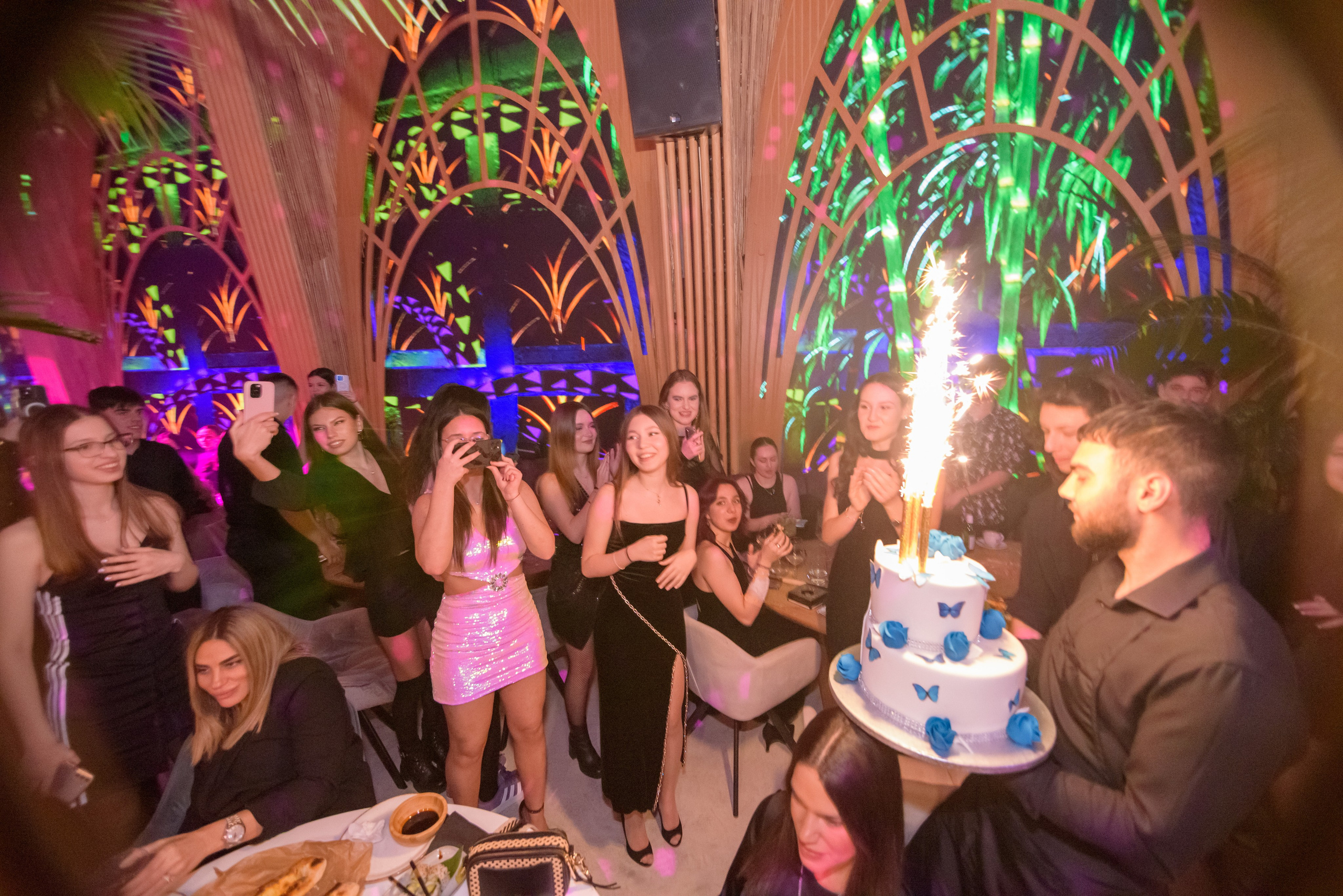 Coming of age photographer, birthday photographer, party photographer, corporate photographer, children's photographer, professional Bucharest photographer, club photographer, private peterceri photographer, bairam photographer, gymnasium photographer, graduation photographer, university graduation, 4th grade graduation, 8th grade graduation a, photos at the end of the school year