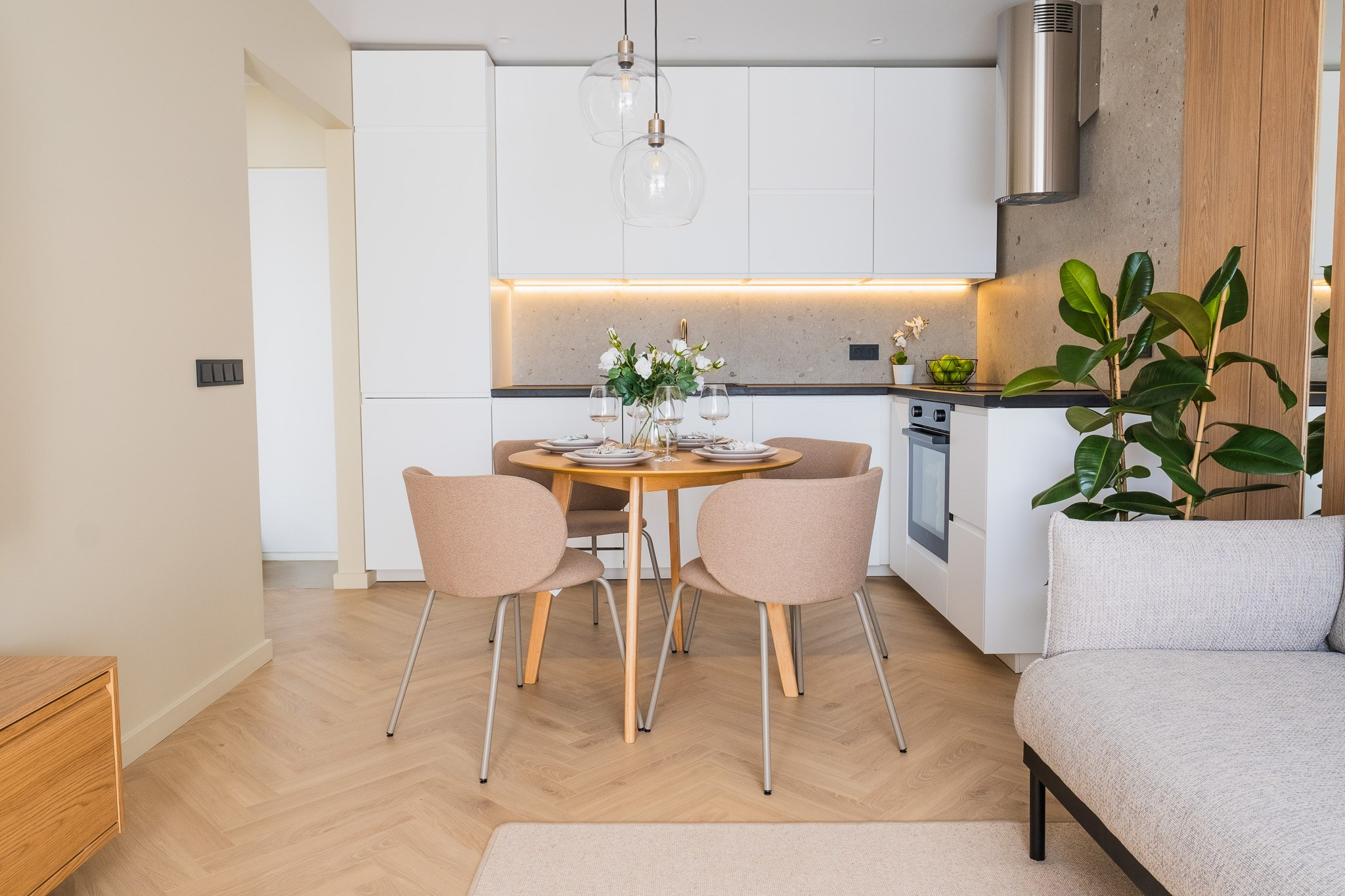 2-room apartment. LOHA VISUALS — AUTOMOTIVE PHOTOGRAPHY