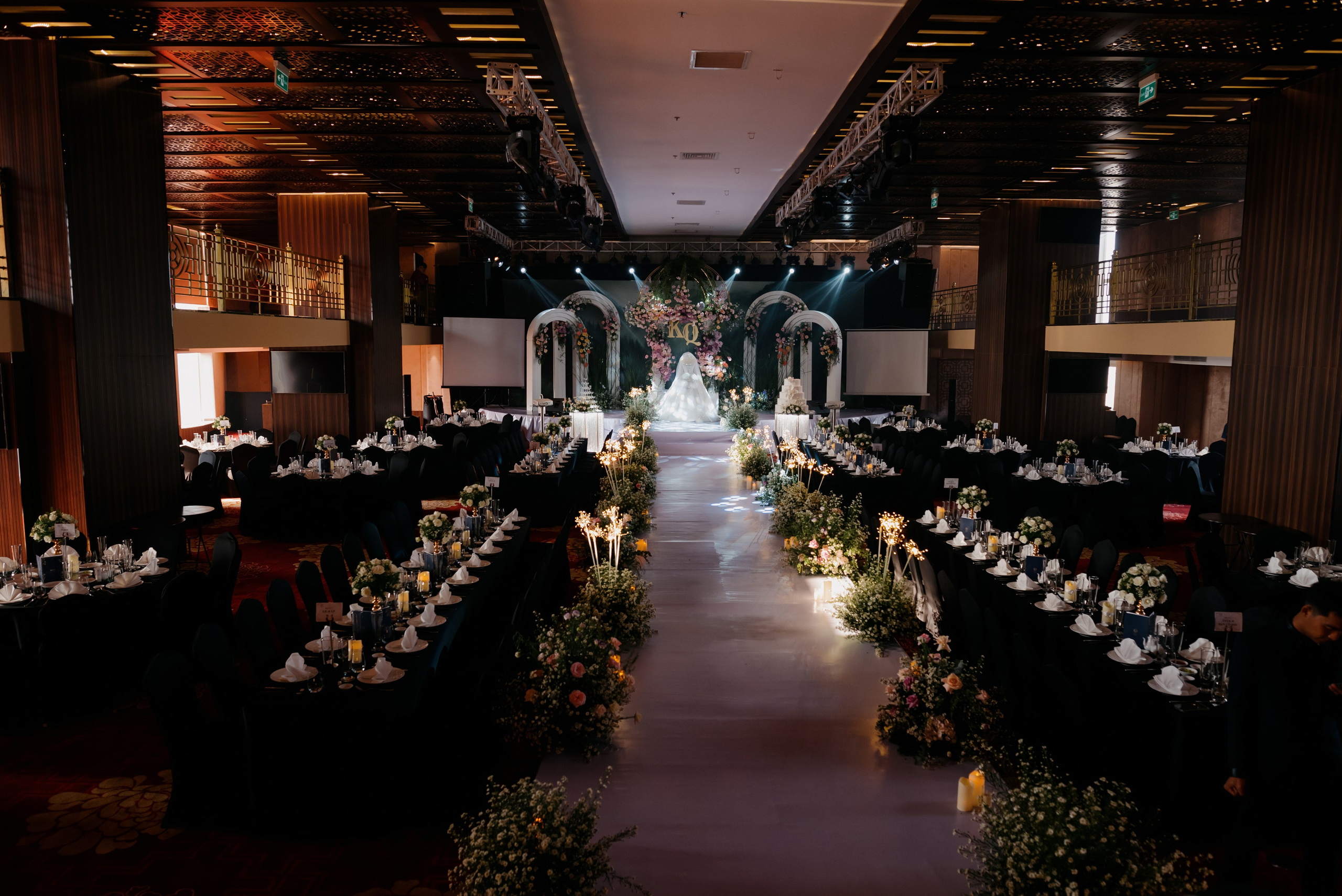 KHANG & QUYEN / Lavela Hotel. Saigon Wedding Present | Art Beyond Moments