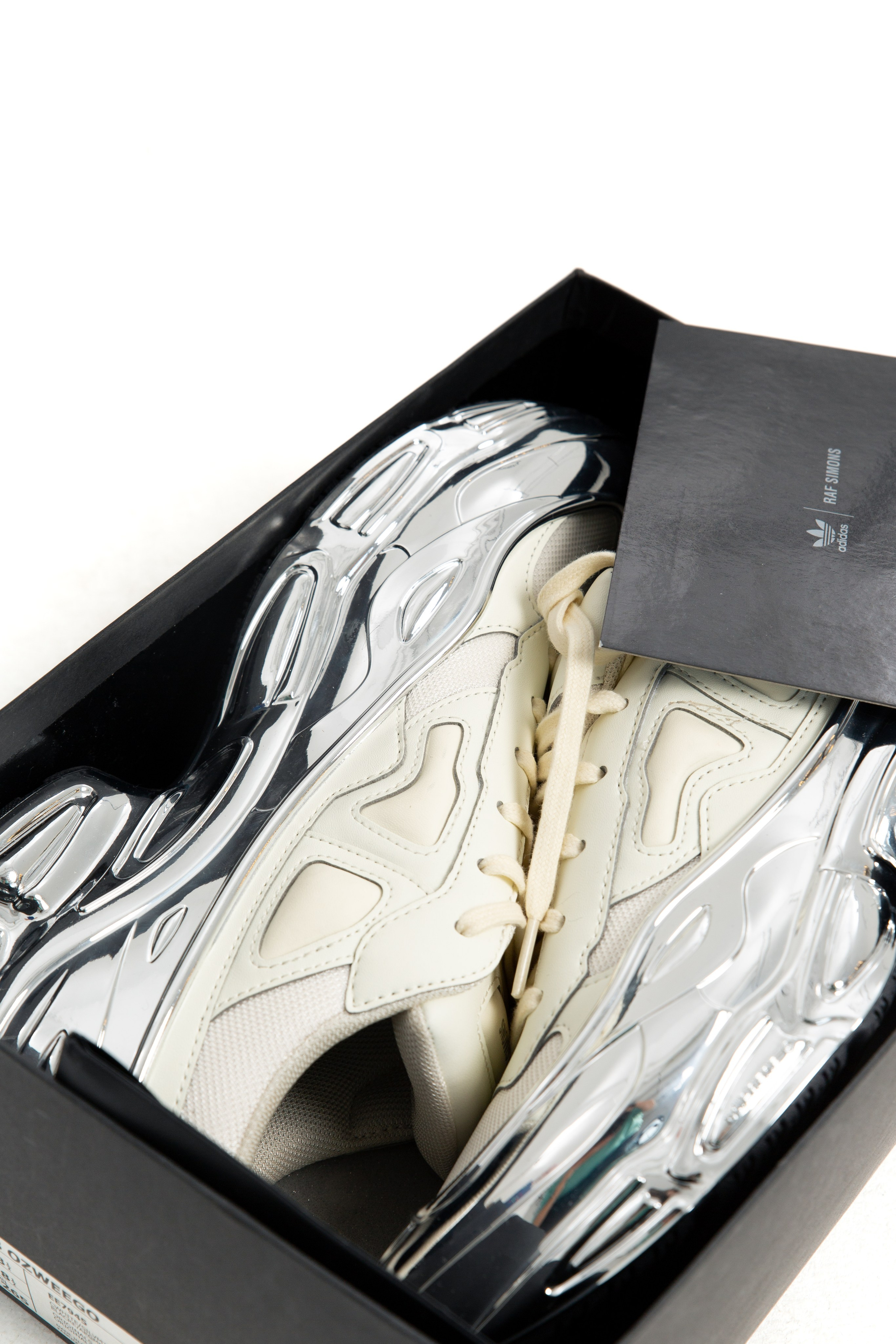 Davran. Thrift shop. Photographer Vladmir Gladkov