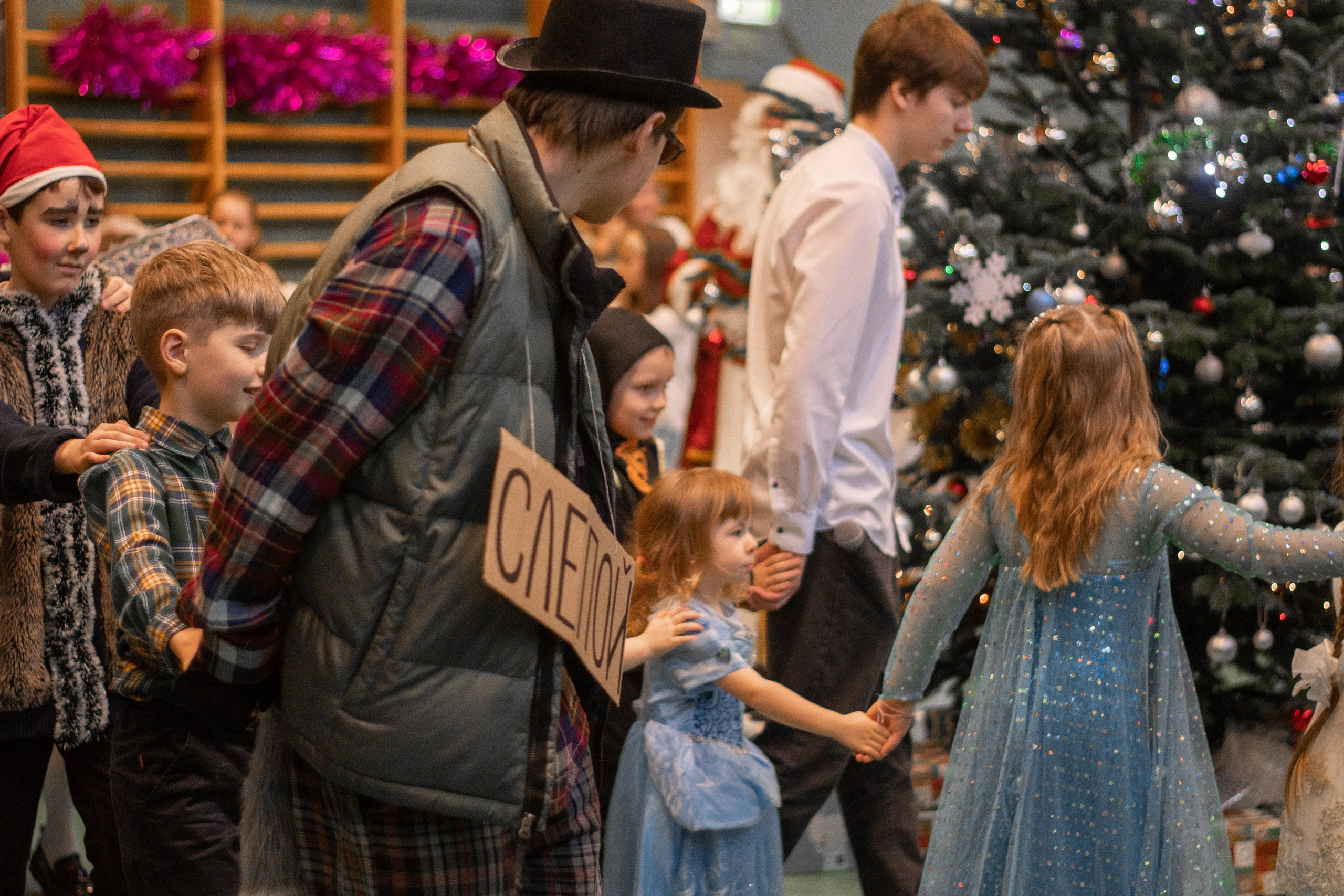 Новогодний хоровод. Семейный и детский фотограф