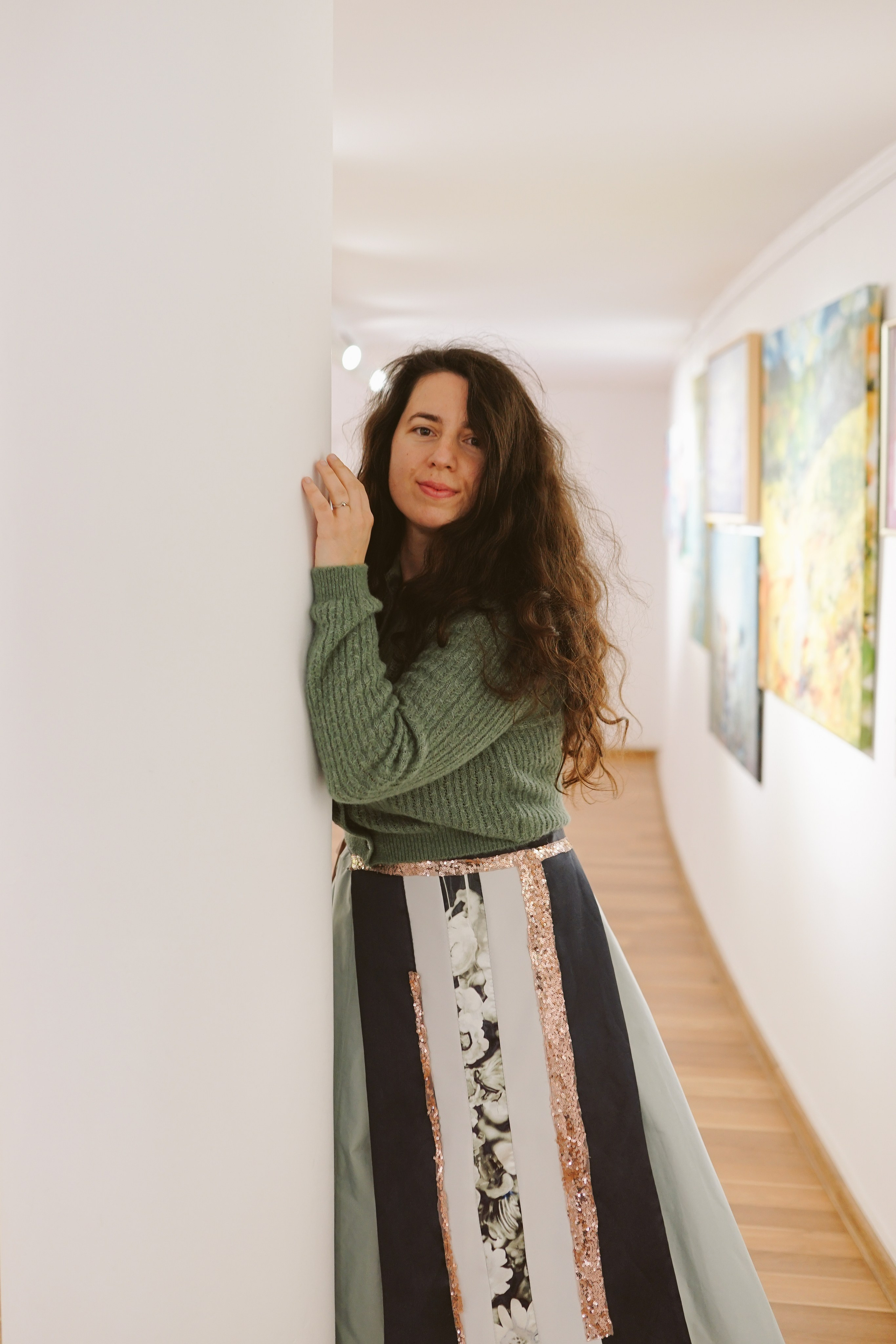 Expoziție Foto Maternitate Brașov | Mădălina Beda. Madalina Beda- Artist vizual, fotograf, doula la nastere, consultant babywearing Brasov si in toata tara