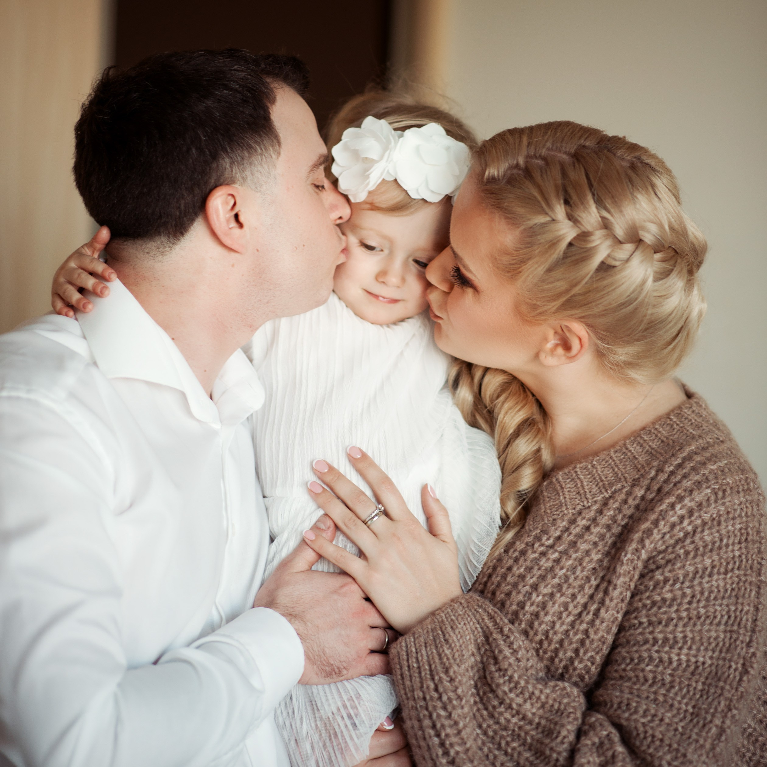 Krikštynos, krikštas, krikštynų fotosesija, ceremonija, bažnyčia krikštynų pasiruošimo fotografavimas. Krikštynų fotografas Vilnius Trakai kaina krikštynų fotografavimas fotografė personal.lt photogrpahy kainos šeima, vaikai profesionali natūrali meninė reportažinė klasikinė fotosesija, krikštynų fotosesija gamtoje
