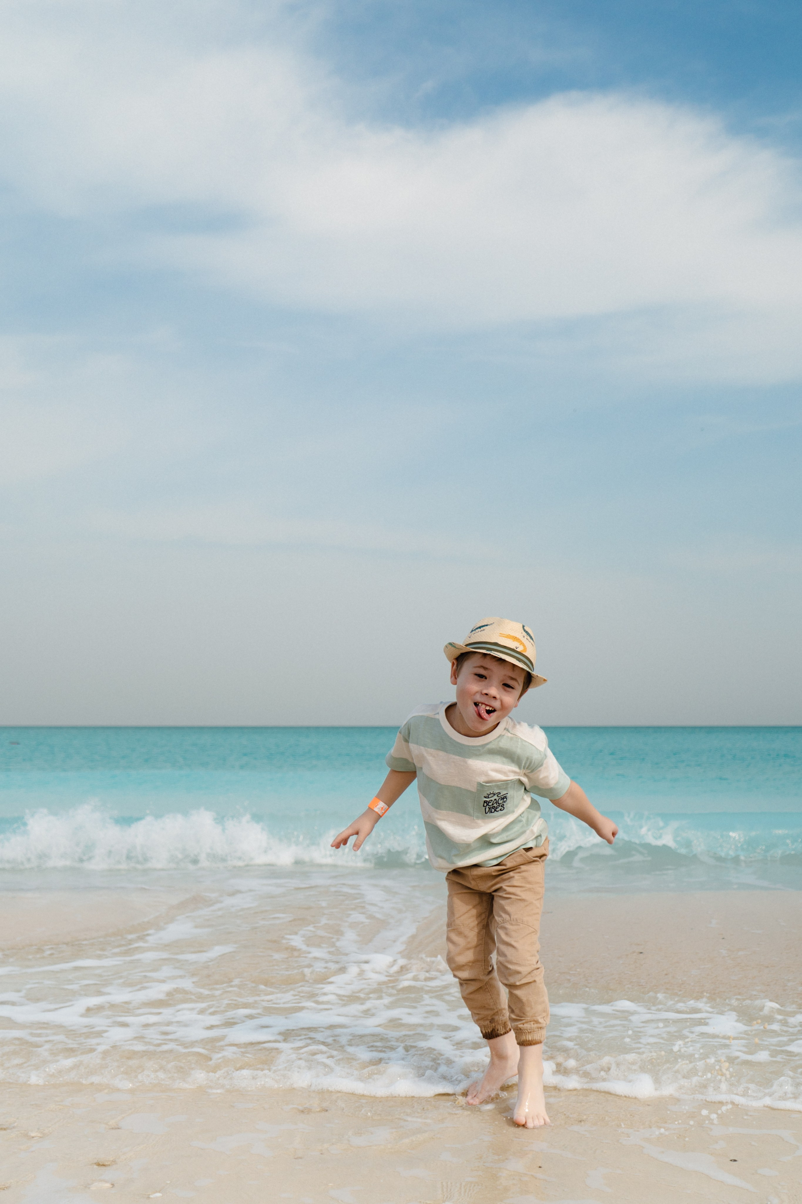Children and the sea. Photo children and the sea. A photographer in Abu Dhabi.