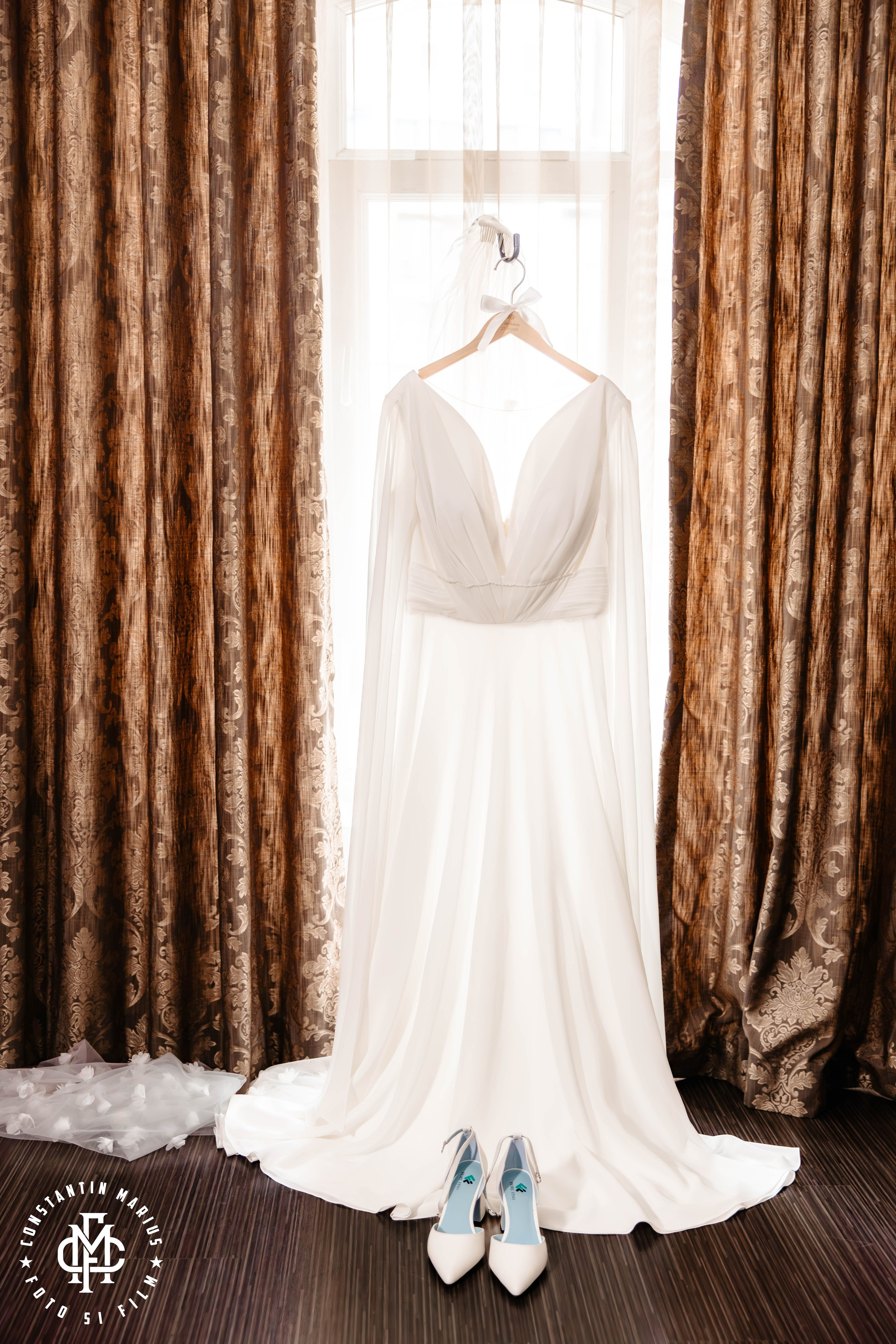 WEDDING PHOTOGRAPHY. DESPRE NOI