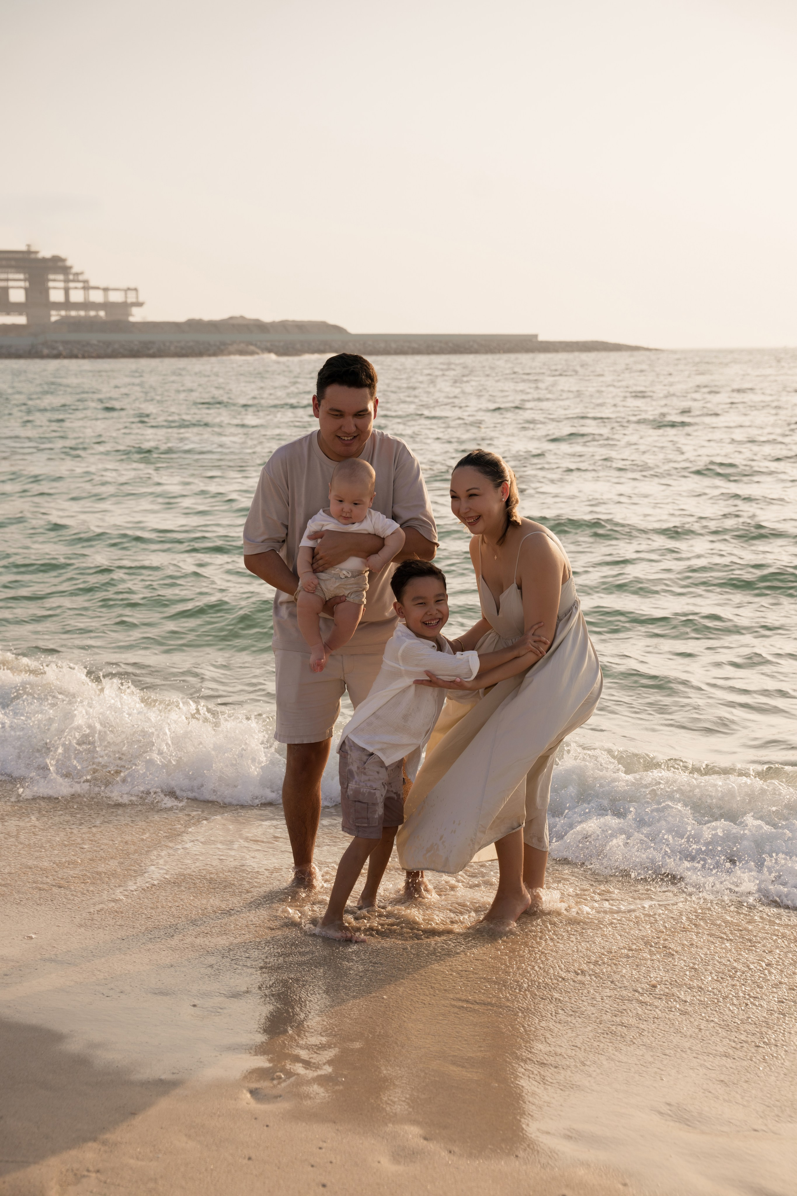 Waves and sun. Angela Iakovleva — Family Photographer in Dubai