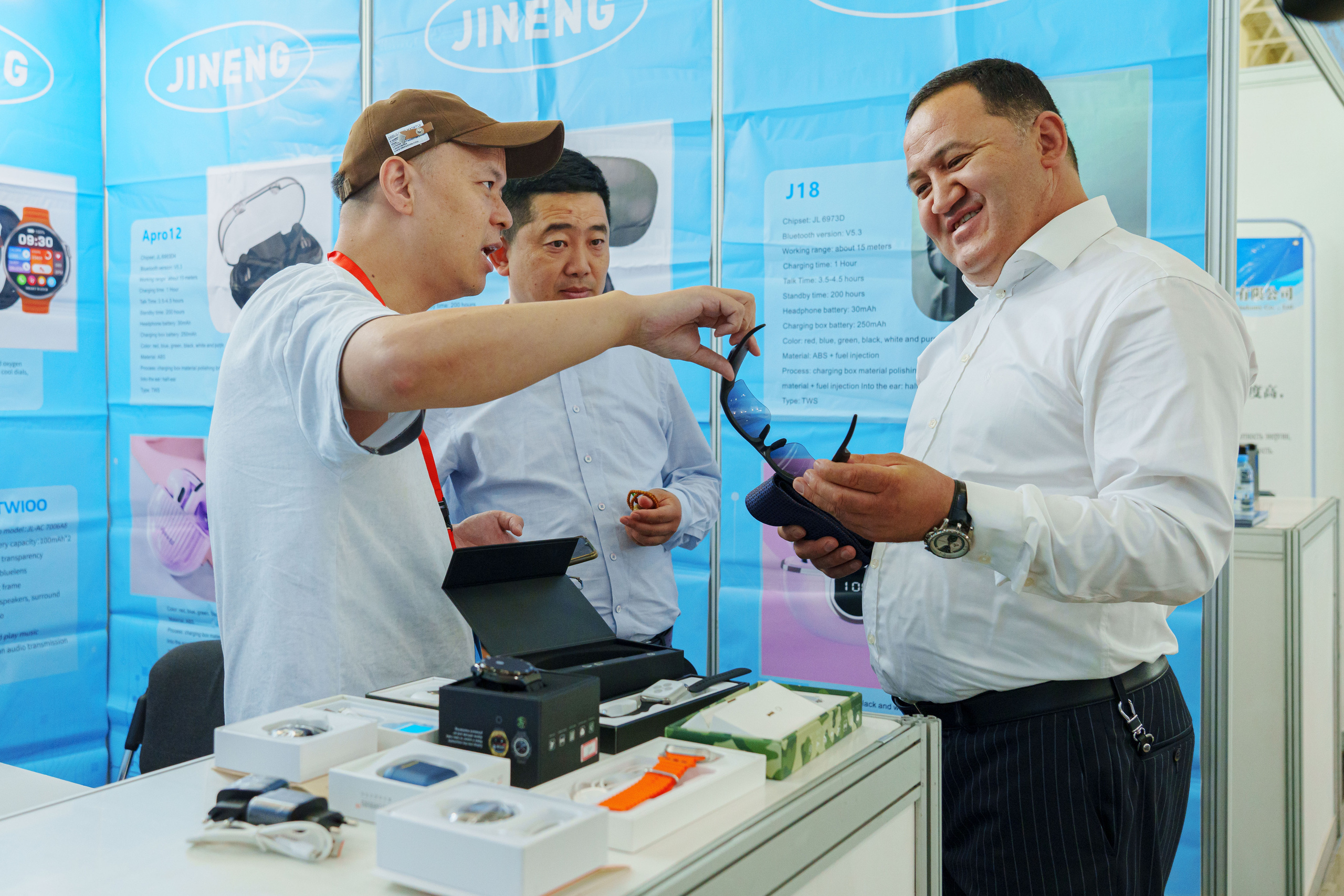 Выставка Синьцзянской продукции. Узбекистан — Китай. Георгий Намазов | Фотограф в Ташкенте