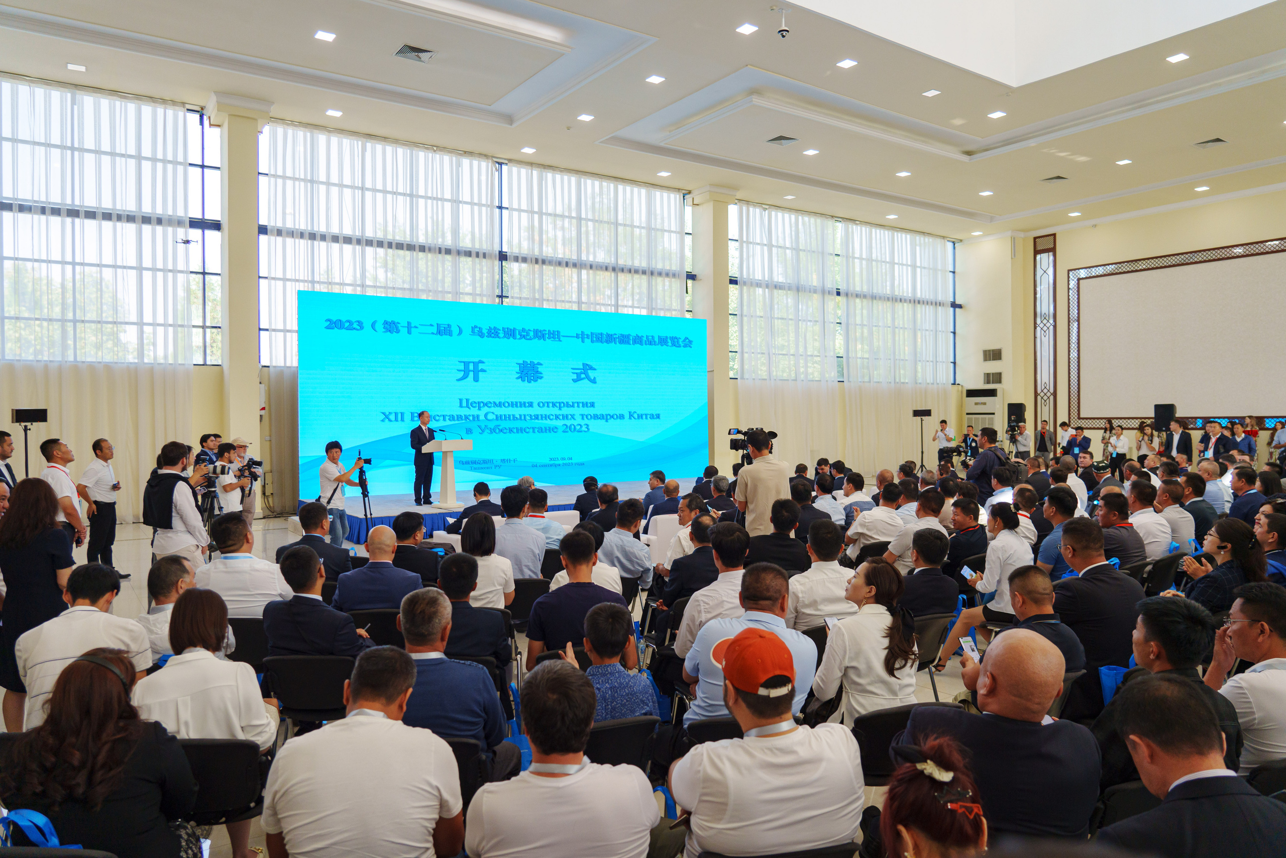 Выставка Синьцзянской продукции. Узбекистан — Китай. Георгий Намазов | Фотограф в Ташкенте