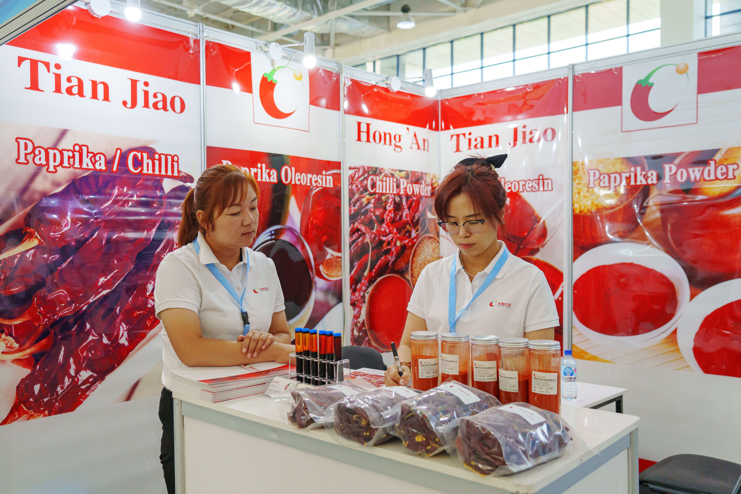 Выставка Синьцзянской продукции. Узбекистан — Китай. Георгий Намазов | Фотограф в Ташкенте