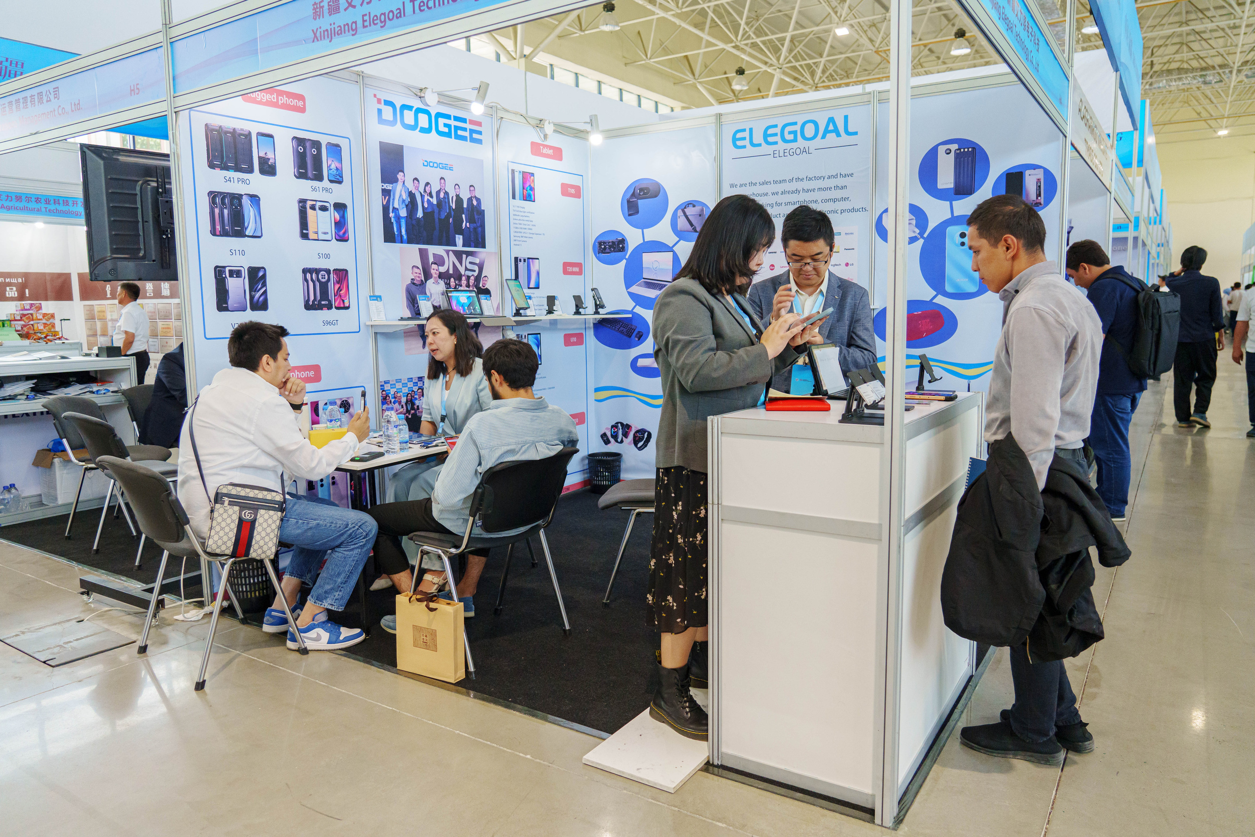 Выставка Синьцзянской продукции. Узбекистан — Китай. Георгий Намазов | Фотограф в Ташкенте