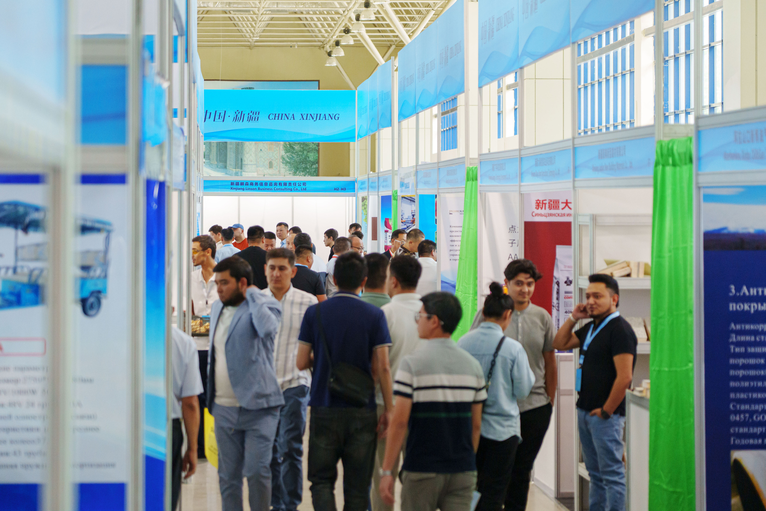 Выставка Синьцзянской продукции. Узбекистан — Китай. Георгий Намазов | Фотограф в Ташкенте