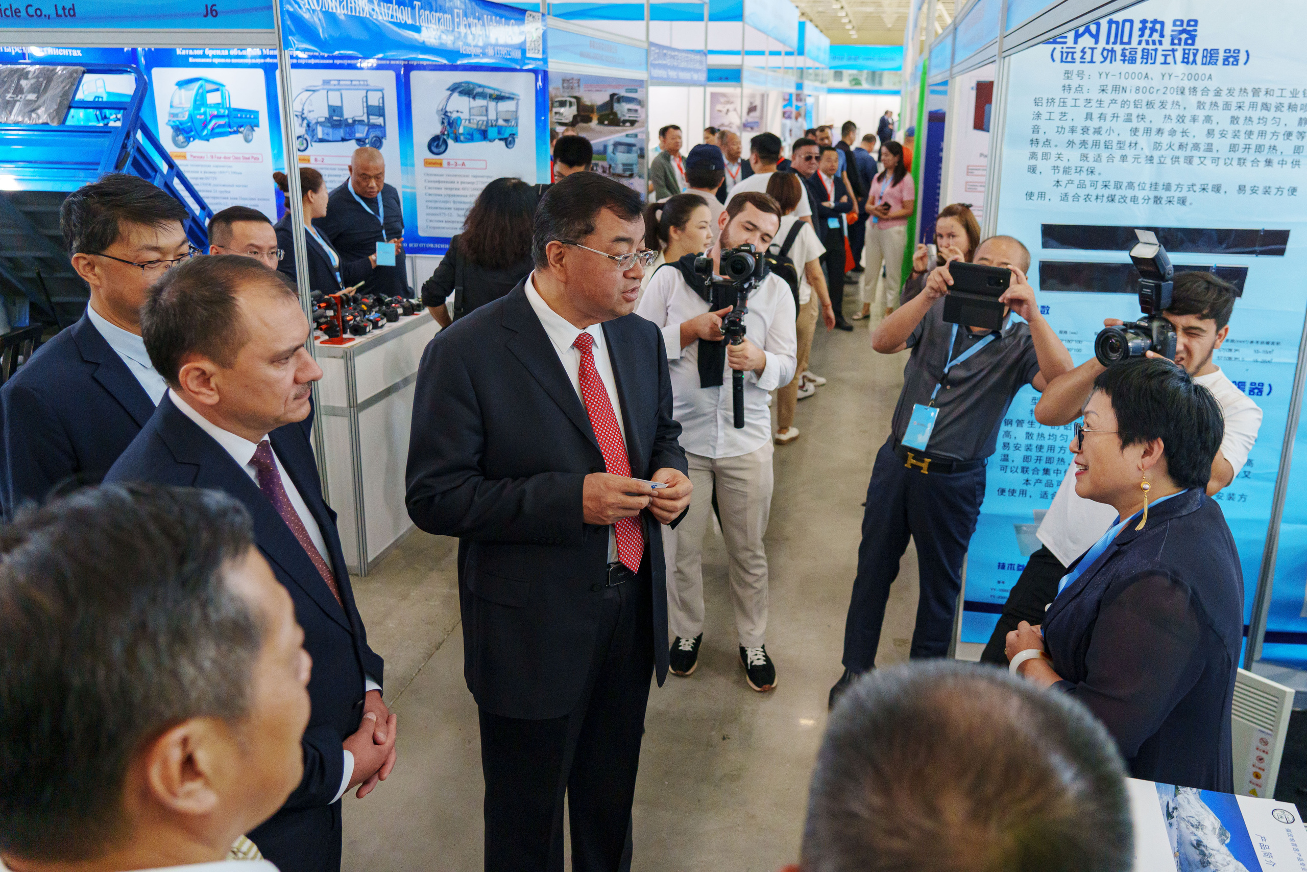 Выставка Синьцзянской продукции. Узбекистан — Китай. Георгий Намазов | Фотограф в Ташкенте