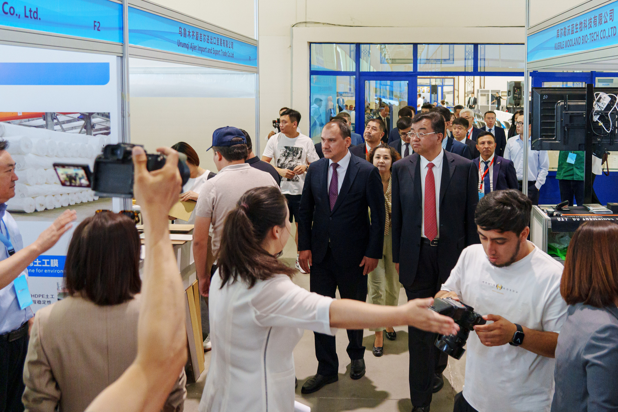 Выставка Синьцзянской продукции. Узбекистан — Китай. Георгий Намазов | Фотограф в Ташкенте