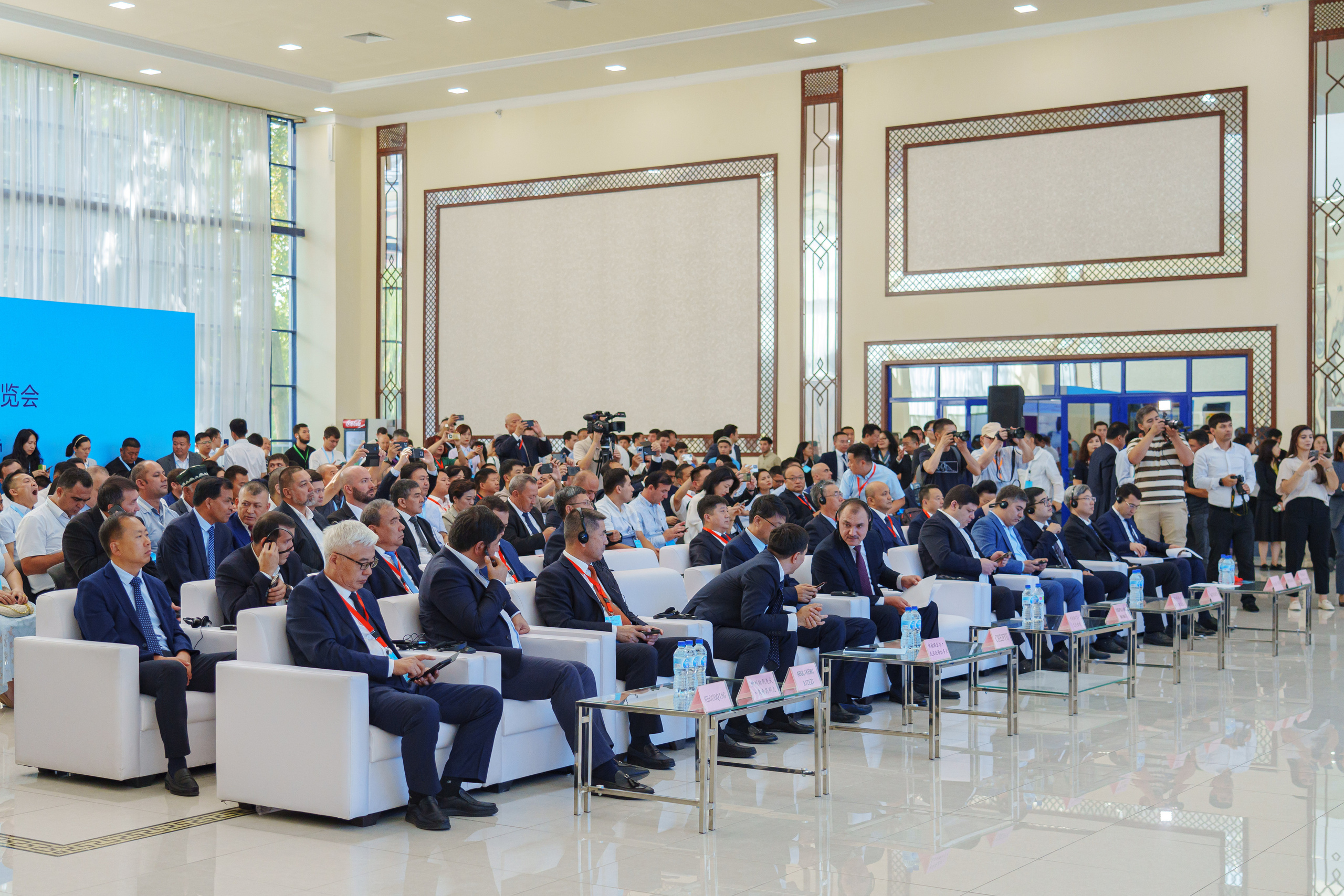 Выставка Синьцзянской продукции. Узбекистан — Китай. Георгий Намазов | Фотограф в Ташкенте