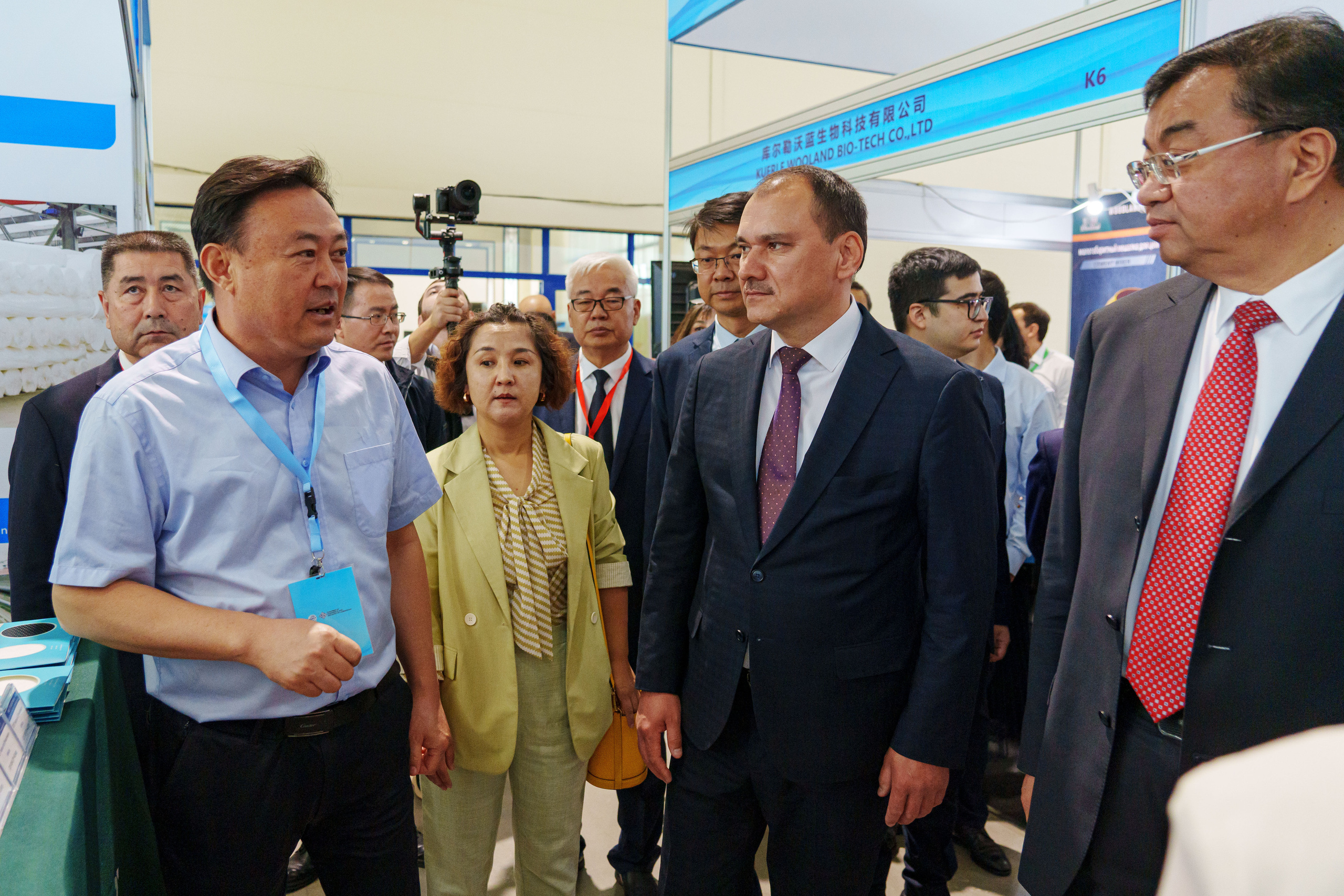 Выставка Синьцзянской продукции. Узбекистан — Китай. Георгий Намазов | Фотограф в Ташкенте