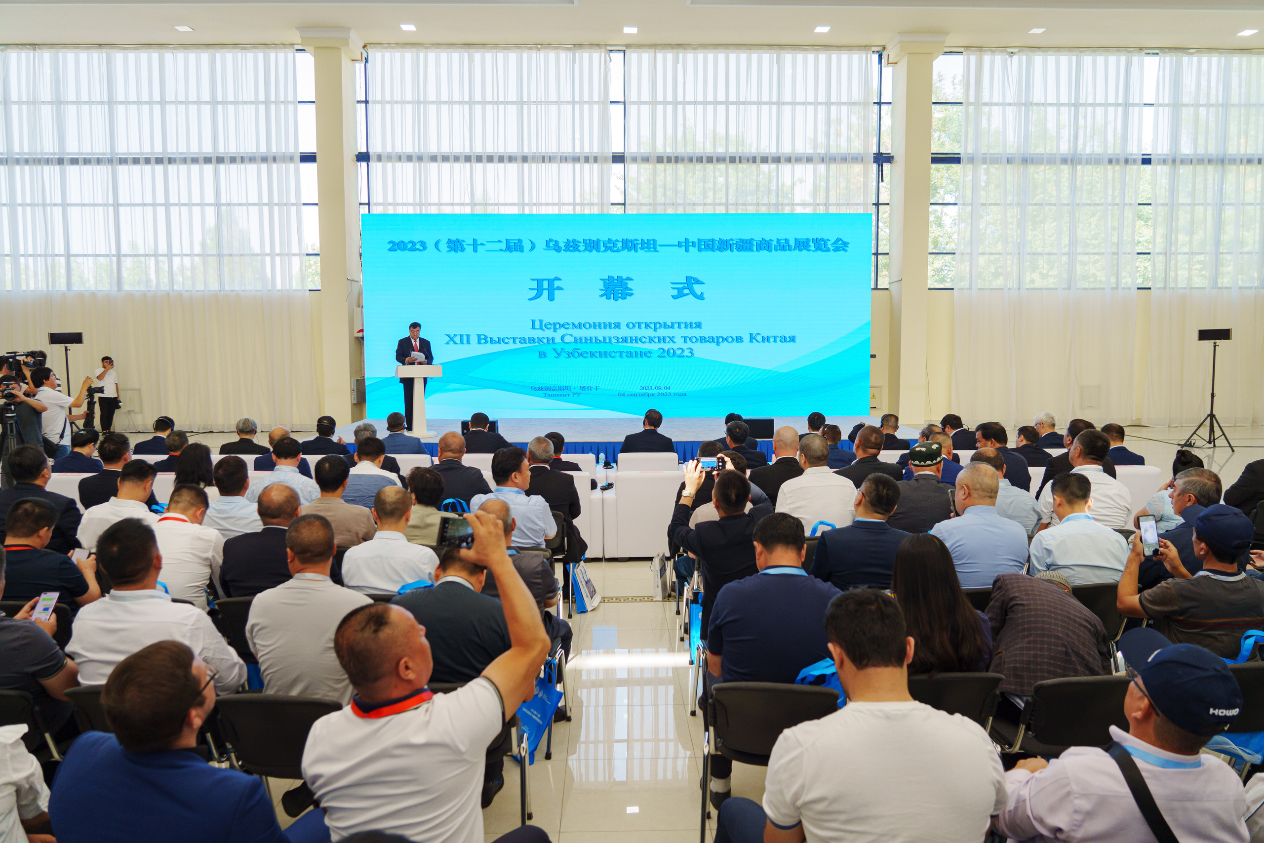 Выставка Синьцзянской продукции. Узбекистан — Китай. Георгий Намазов | Фотограф в Ташкенте